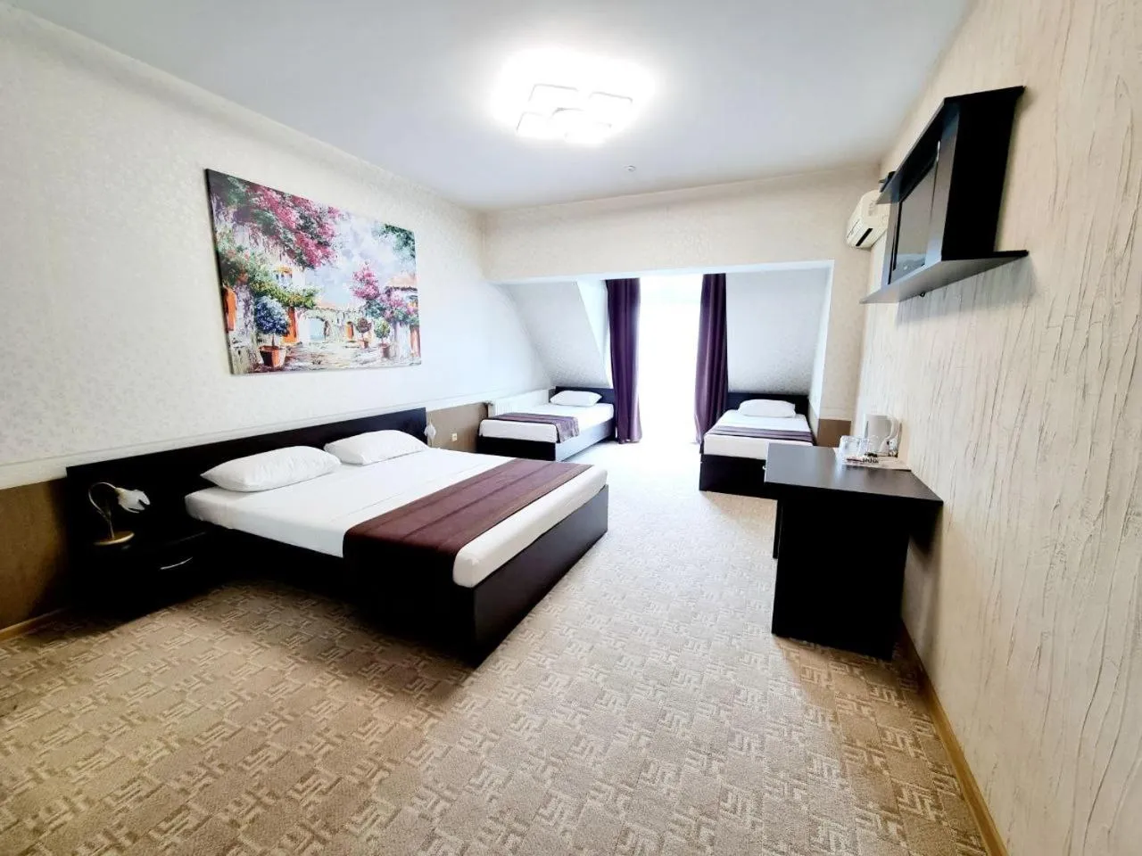 TV and multimedia, Bed in TipTop Hotel CITY CENTER