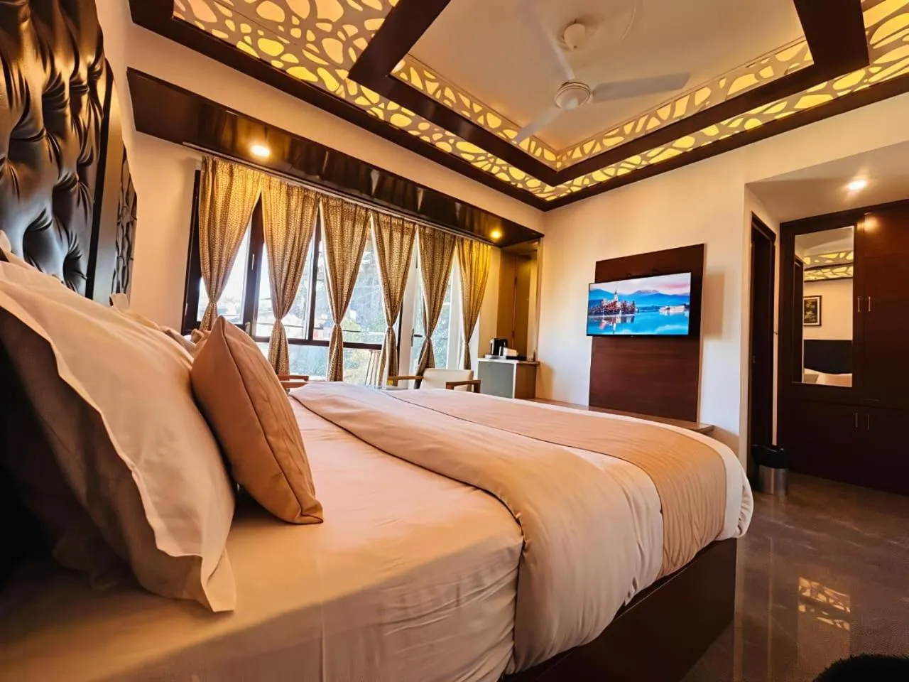 Communal lounge/ TV room, Bed in Hotel Dwaper A Premium Property Near Mall Road