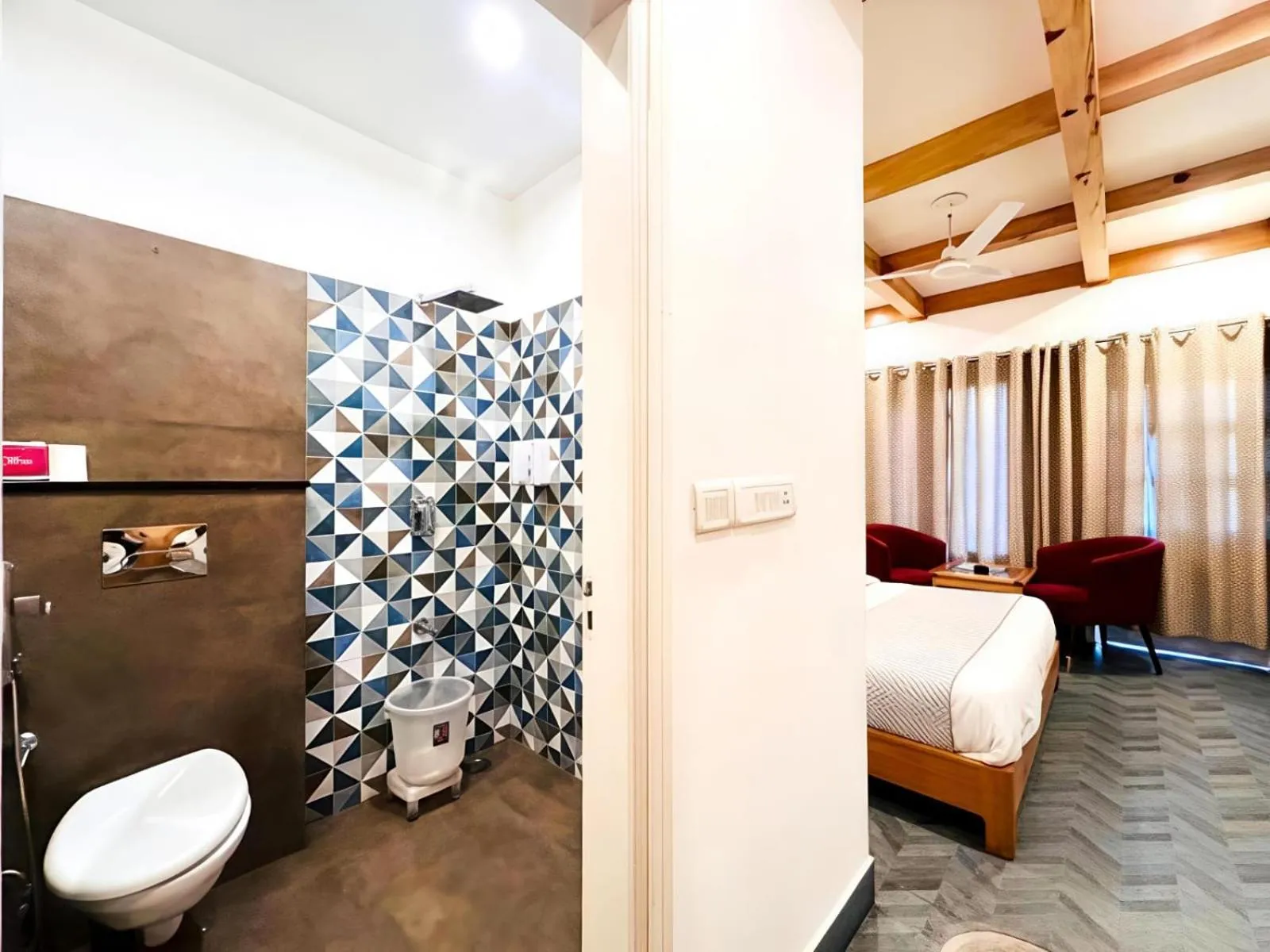 Bed in Hotel Dwaper A Premium Property Near Mall Road