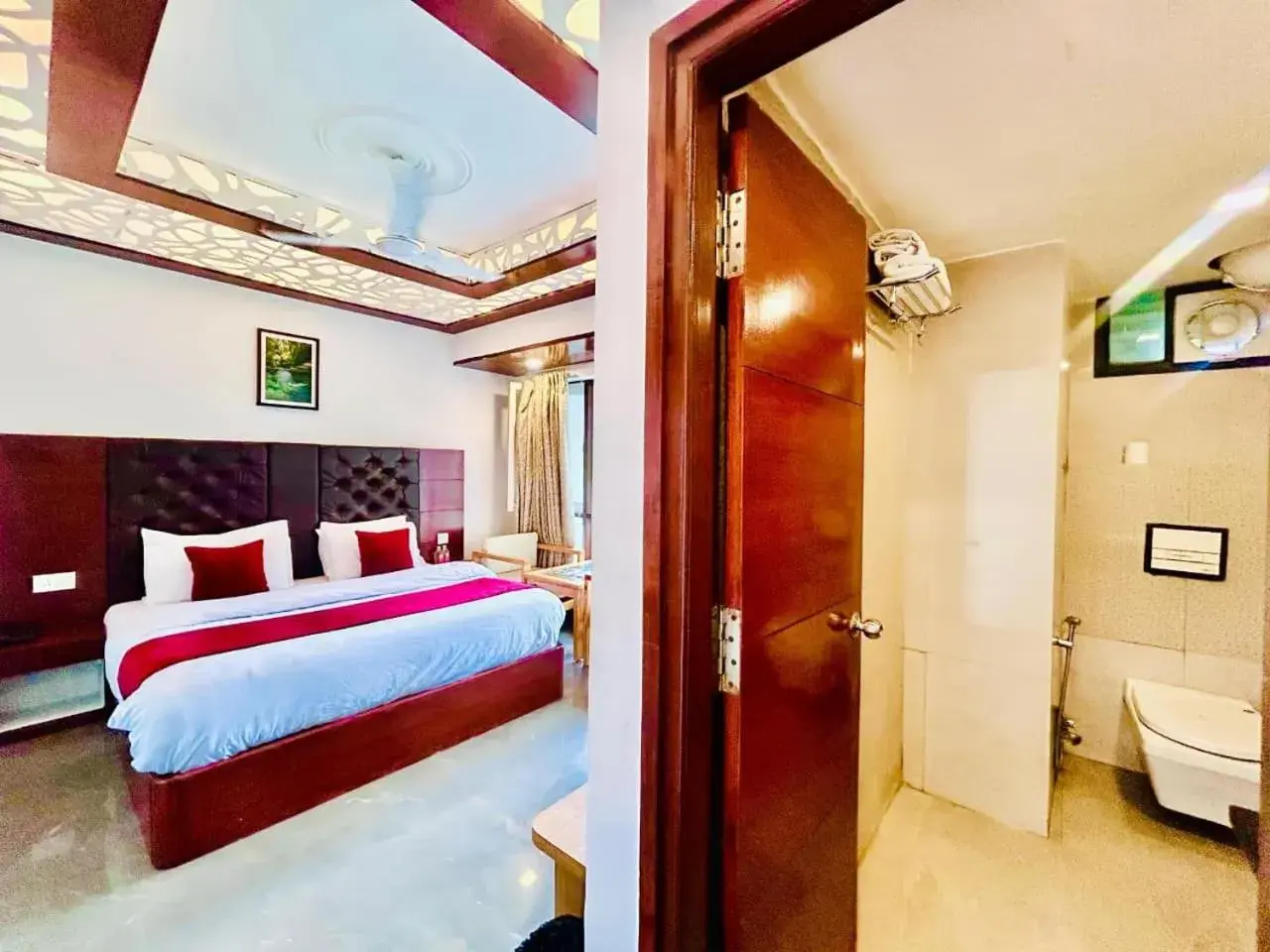 King Room with Mountain View in Hotel Dwaper A Premium Property Near Mall Road King Room with Mountain View in Hotel Dwaper A Premium Property Near Mall Road