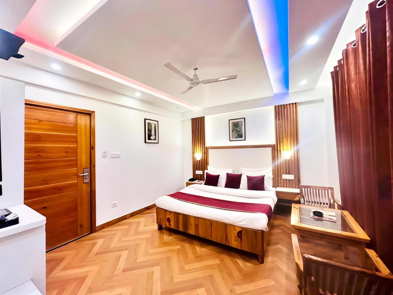 Bed in Hotel Dwaper A Premium Property Near Mall Road