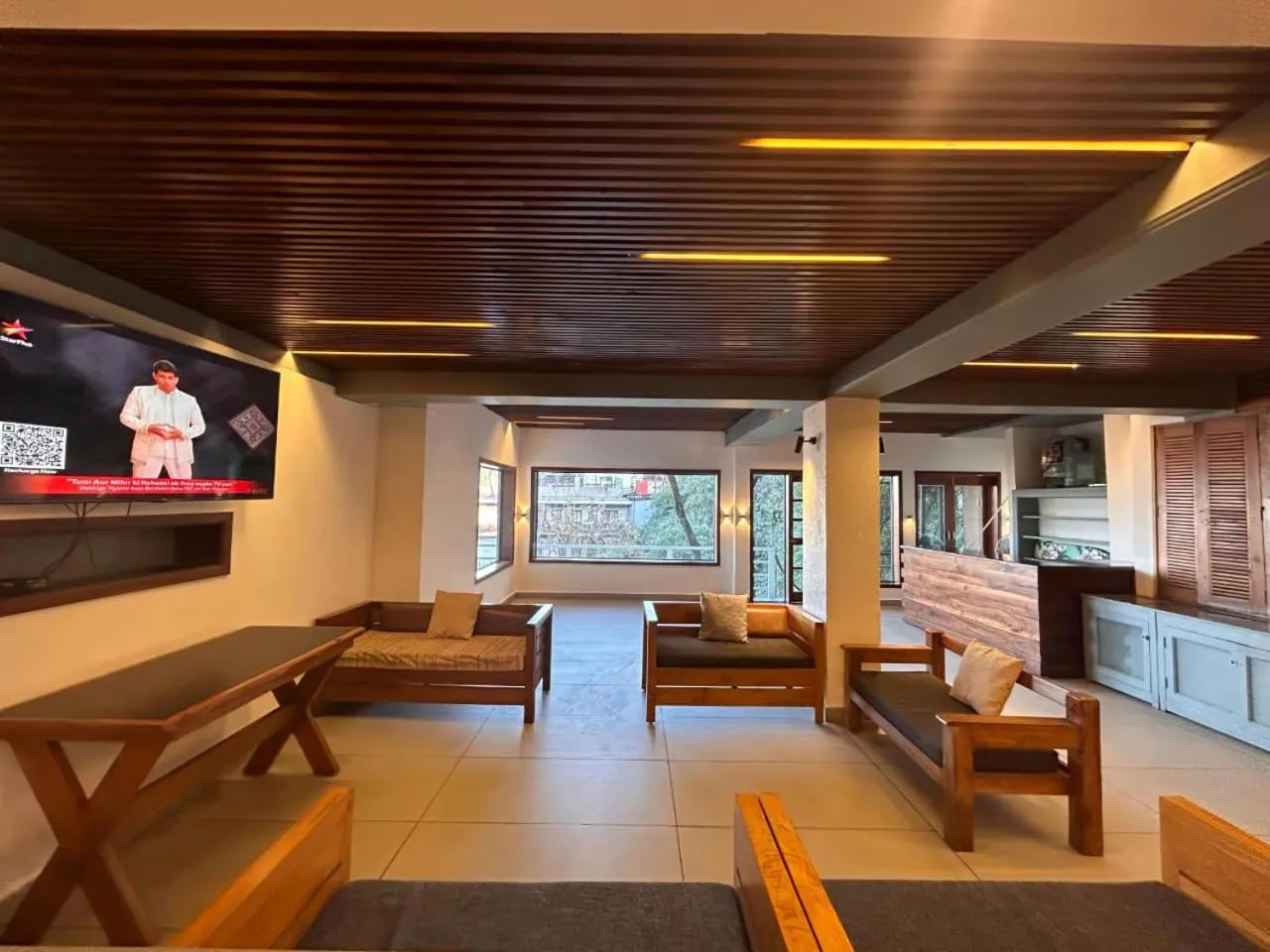 Communal lounge/ TV room in Hotel Dwaper A Premium Property Near Mall Road