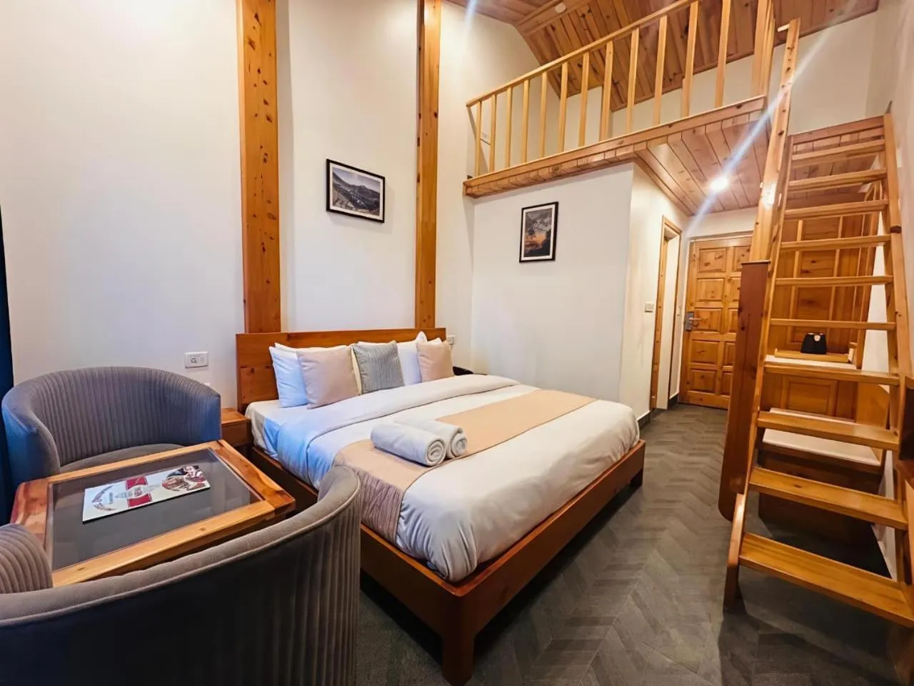 Triple Room with Balcony in Hotel Dwaper A Premium Property Near Mall Road