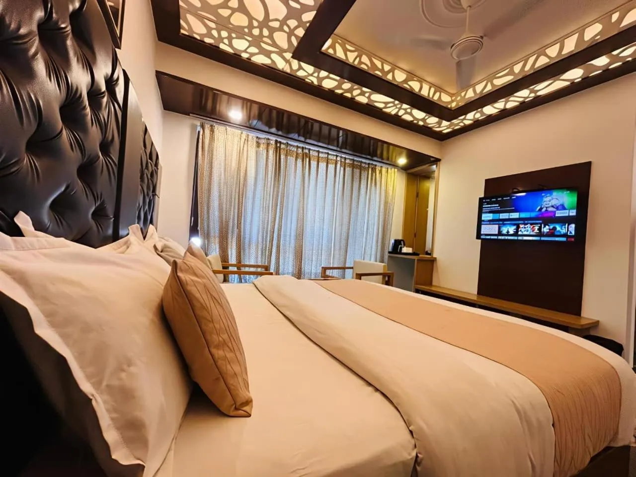 Communal lounge/ TV room, Bed in Hotel Dwaper A Premium Property Near Mall Road