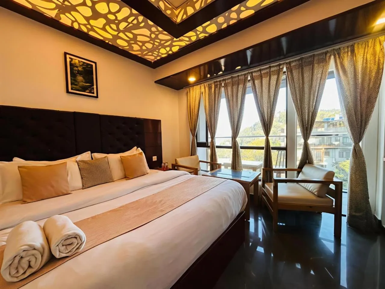 Bed in Hotel Dwaper A Premium Property Near Mall Road