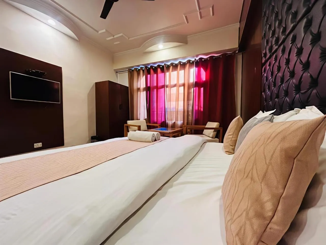 Communal lounge/ TV room, Bed in Hotel Dwaper A Premium Property Near Mall Road