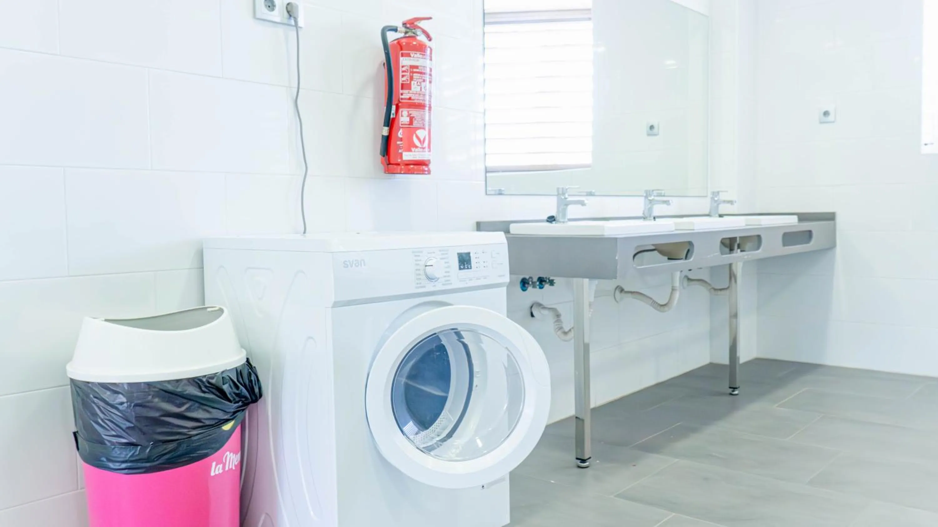 washing machine in Albergue Las Salinas