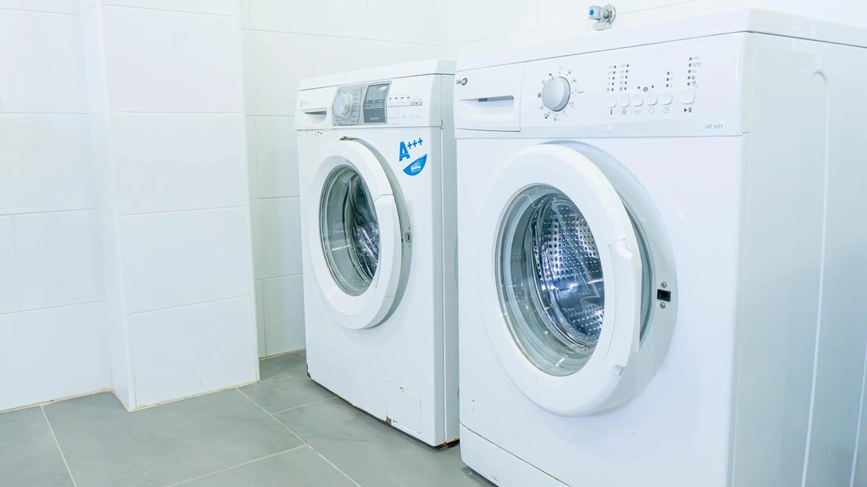 washing machine in Albergue Las Salinas