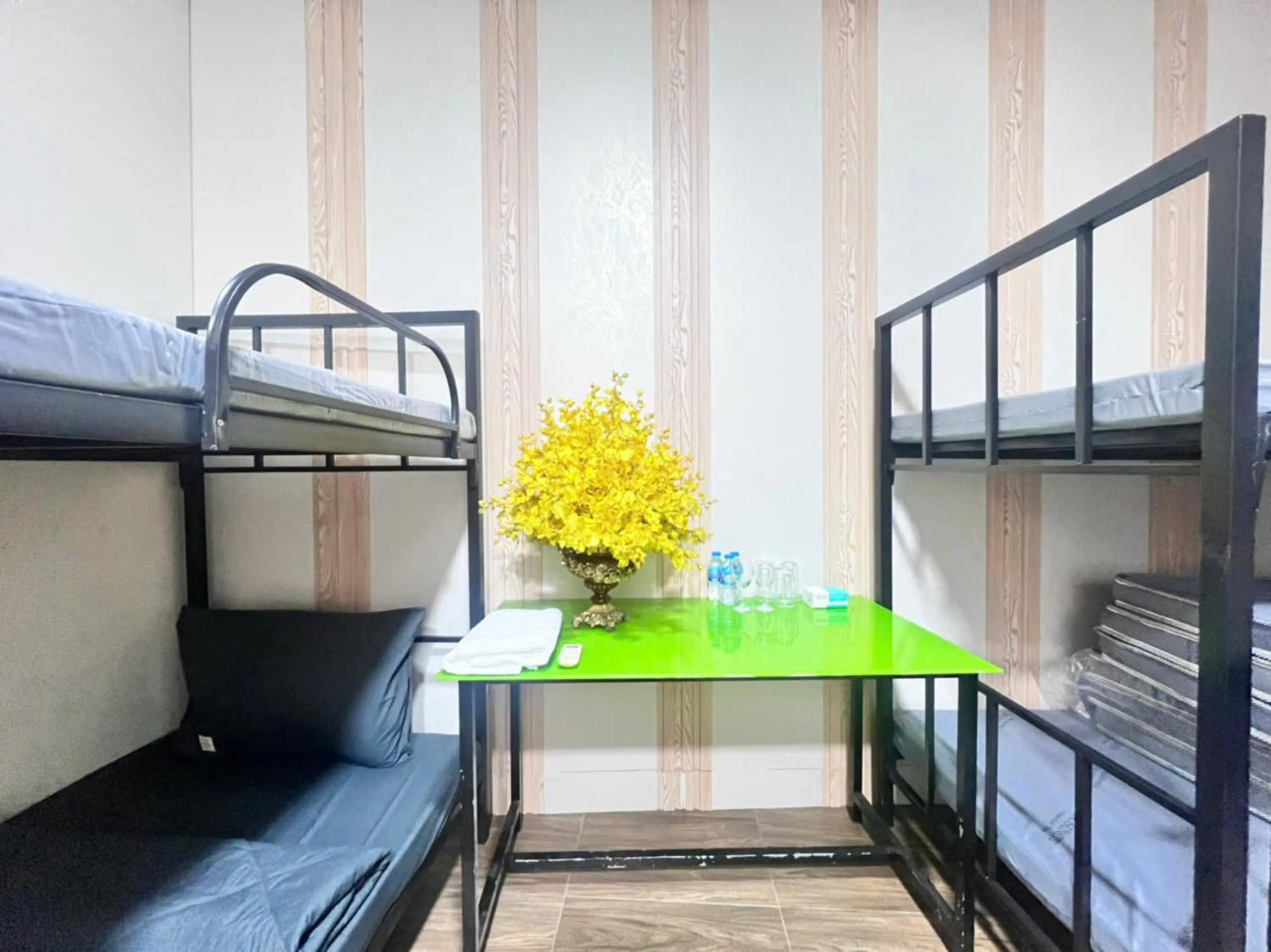 bunk bed, Bed in StayX Saigon Center