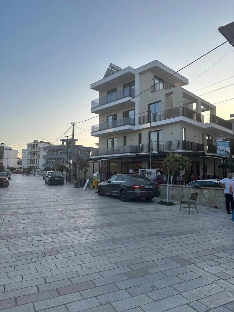 Property building in Hotel Parid