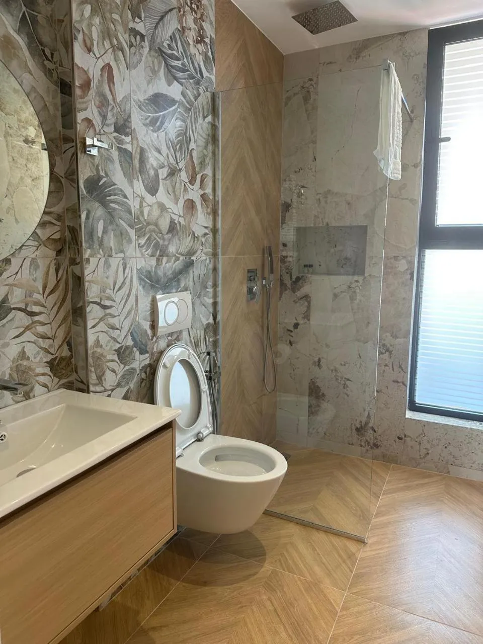 Shower in Hotel Parid