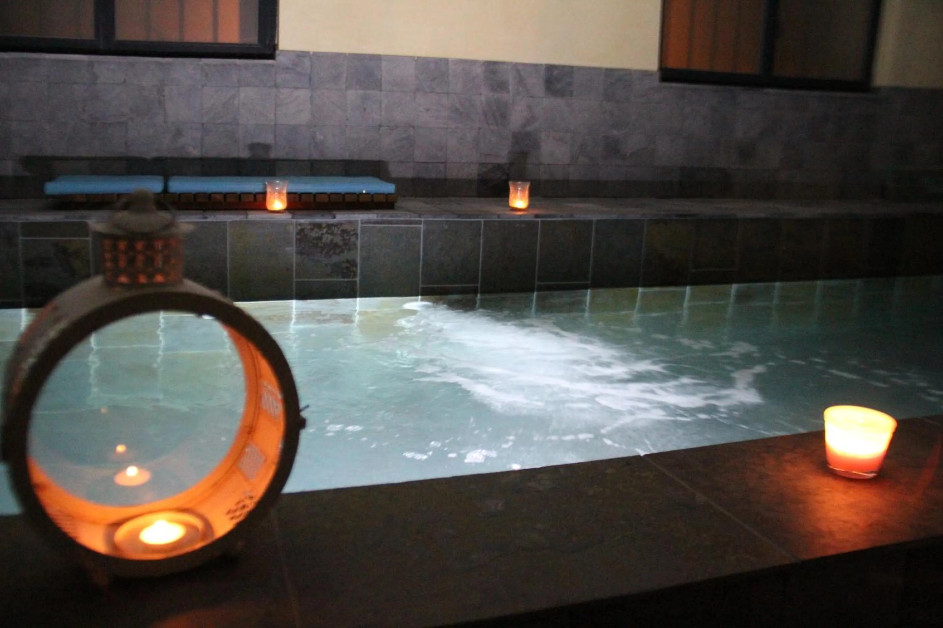 Spa and wellness centre/facilities in Chambre d'Hôtes La Grenade Bleue