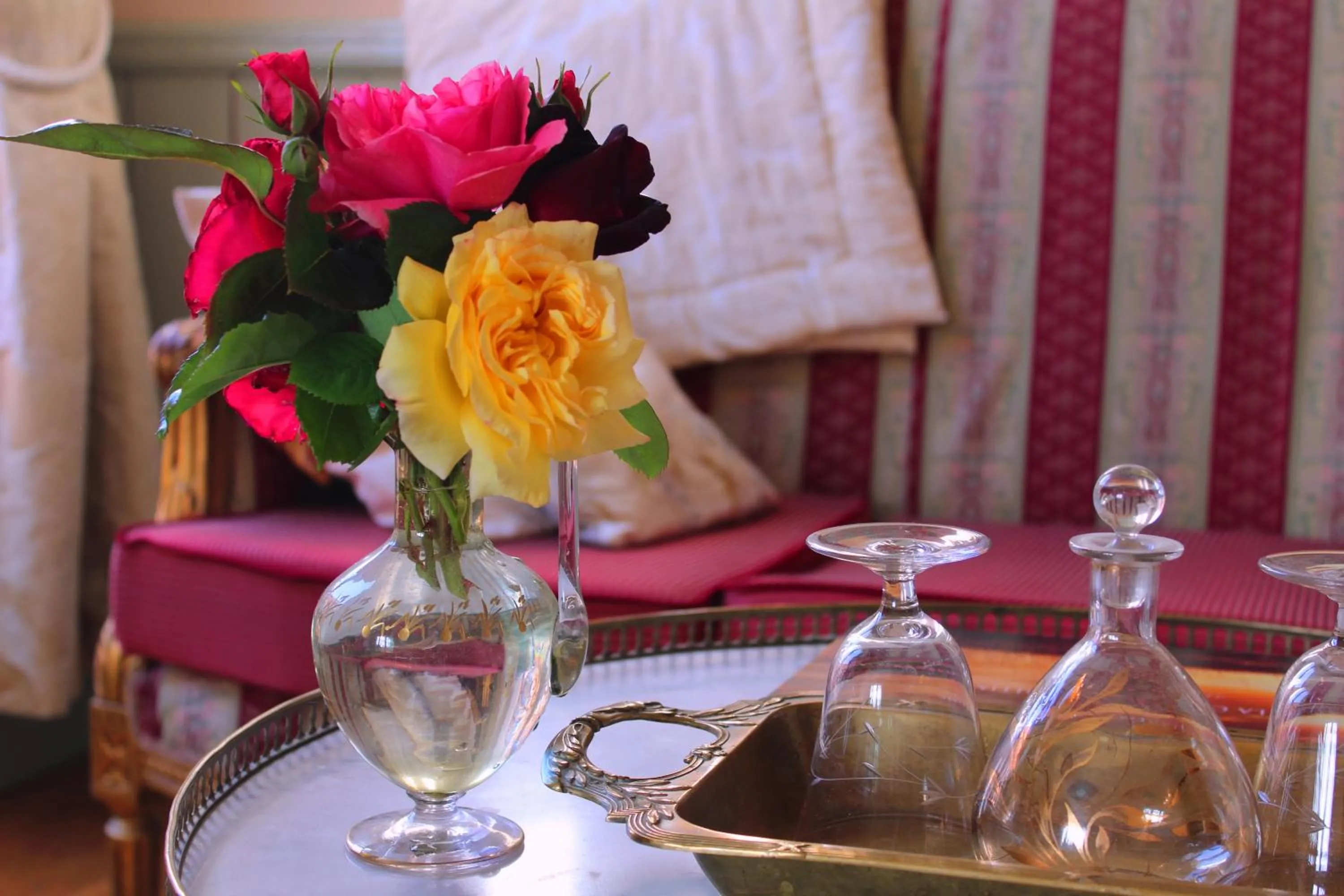 Decorative detail in Chambre d'Hôtes La Grenade Bleue