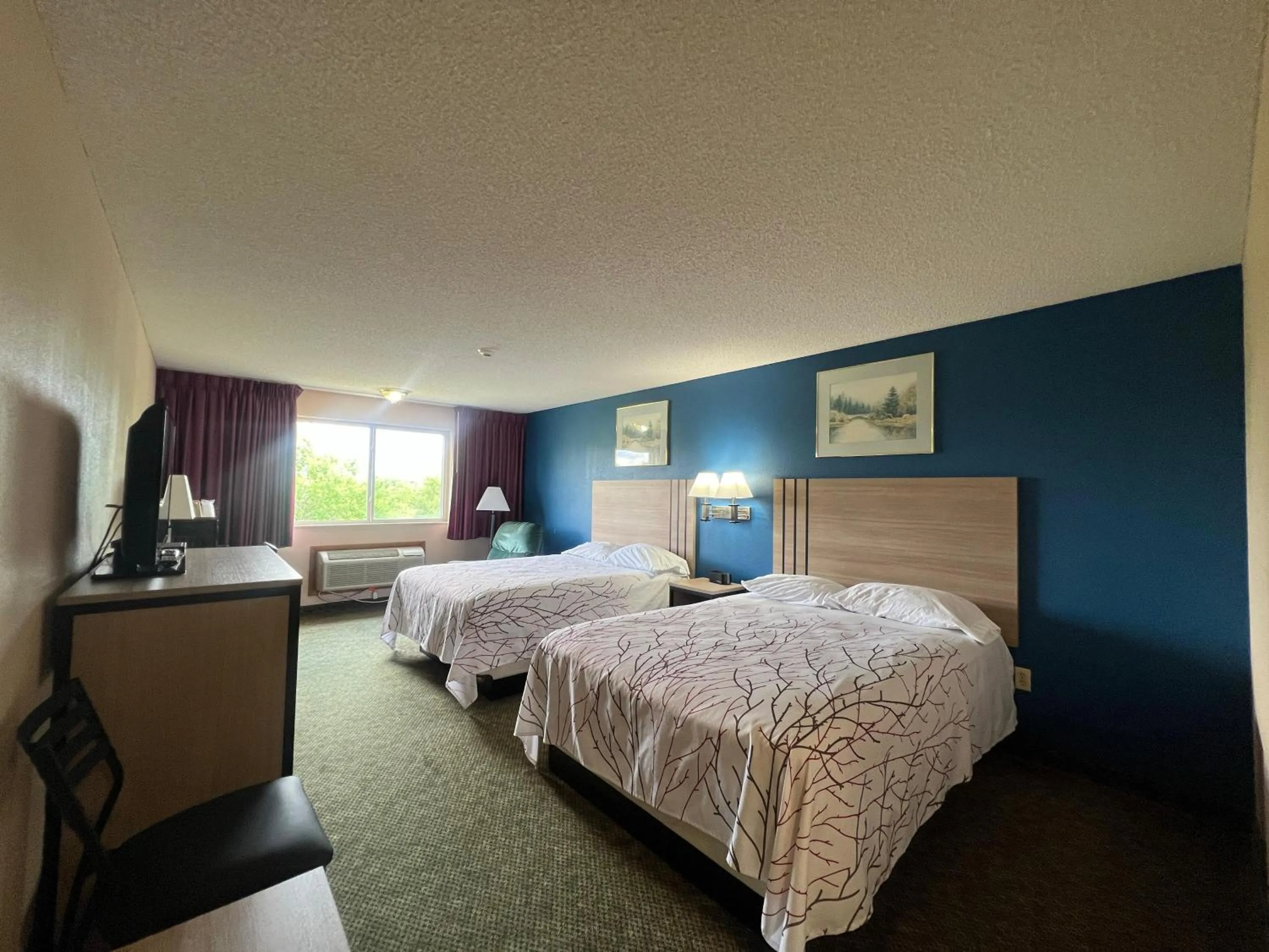 Bedroom, Bed in Capital O Marysville Surf Motel Kansas