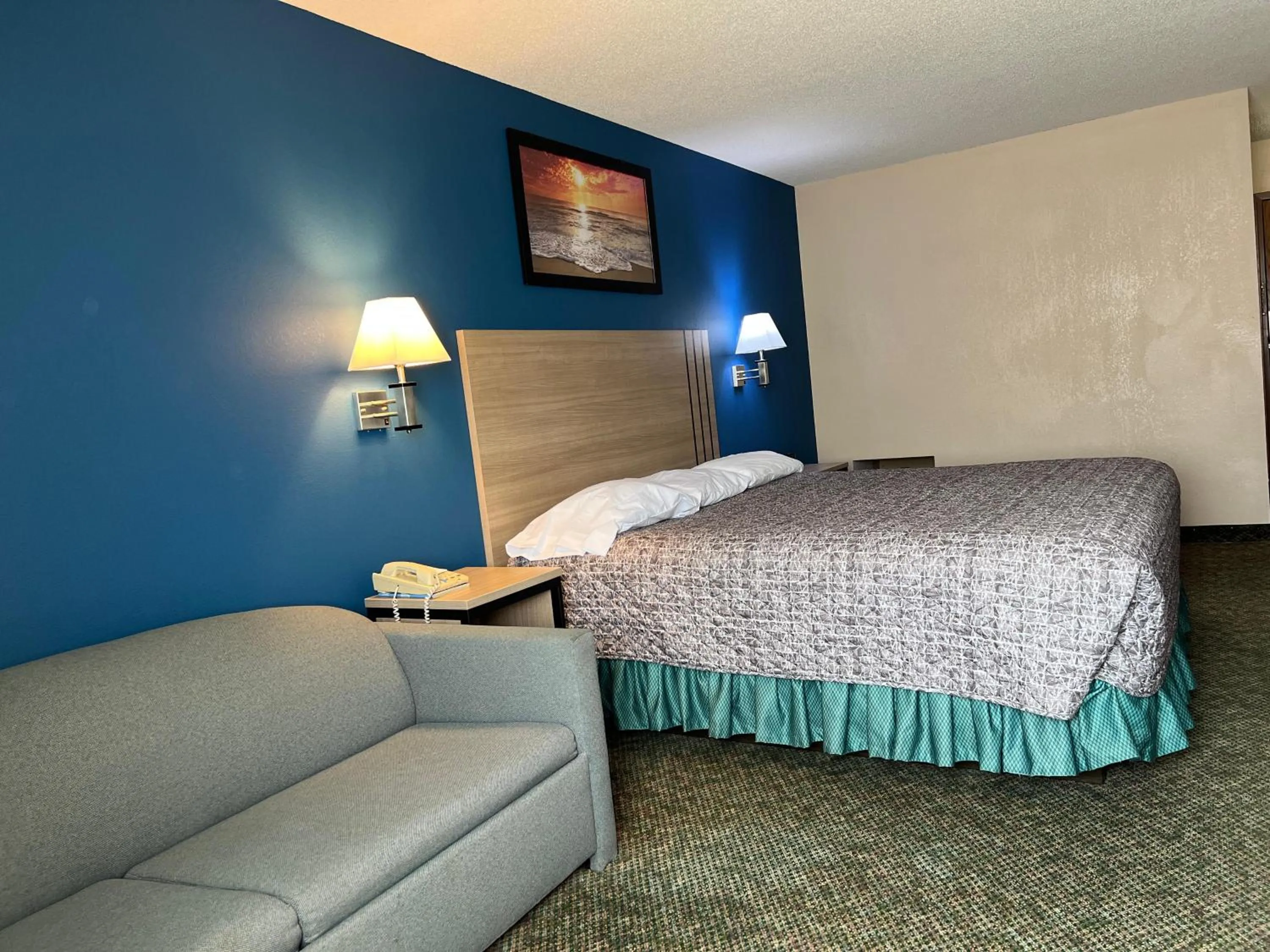 Bedroom, Bed in Capital O Marysville Surf Motel Kansas