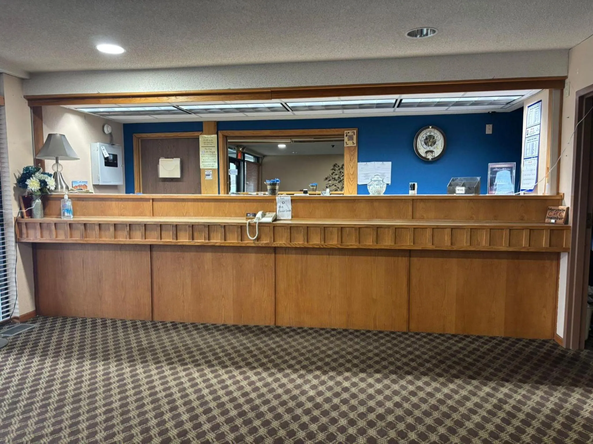 Lobby or reception in Capital O Marysville Surf Motel Kansas
