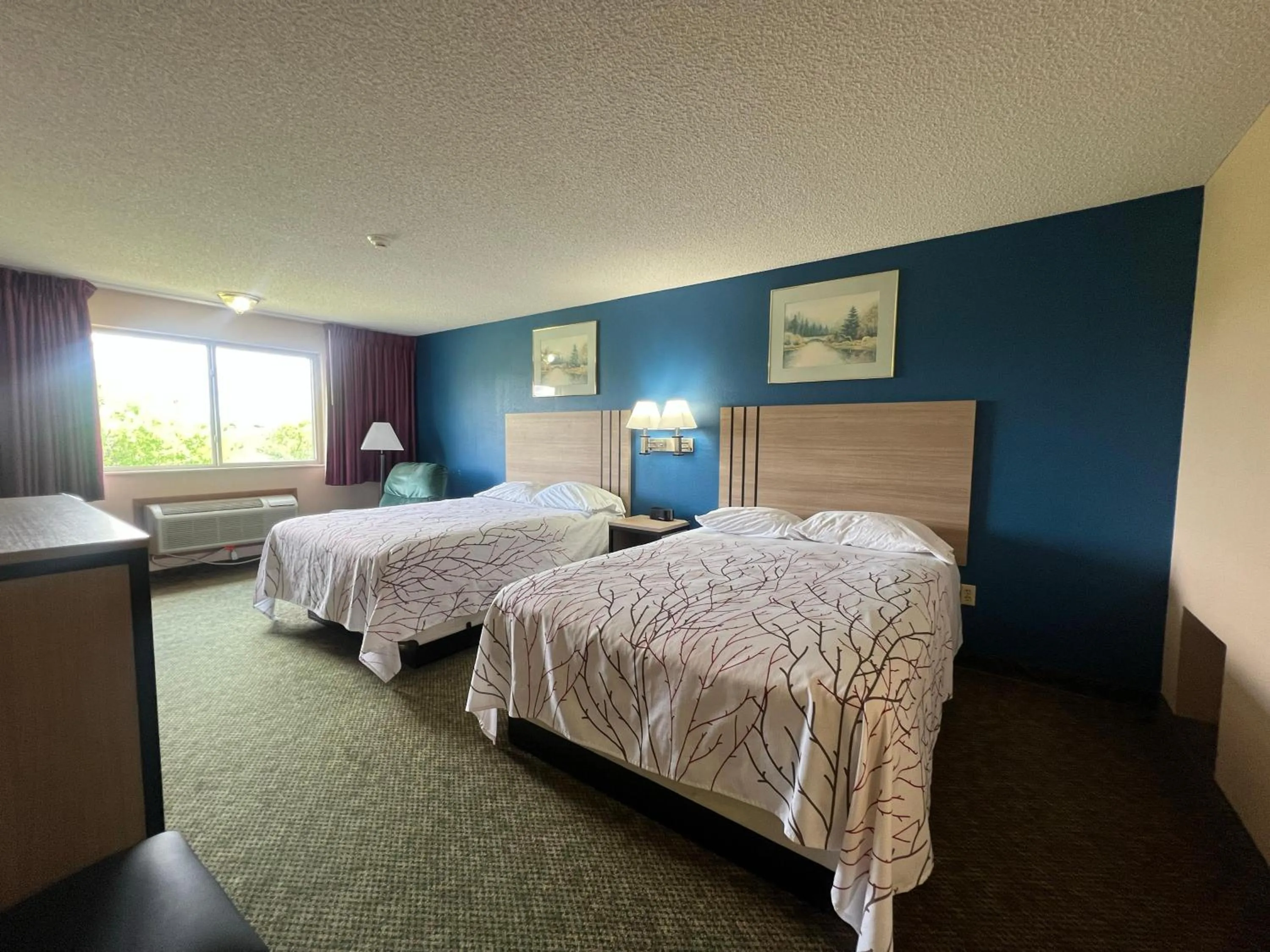 Bedroom, Bed in Capital O Marysville Surf Motel Kansas