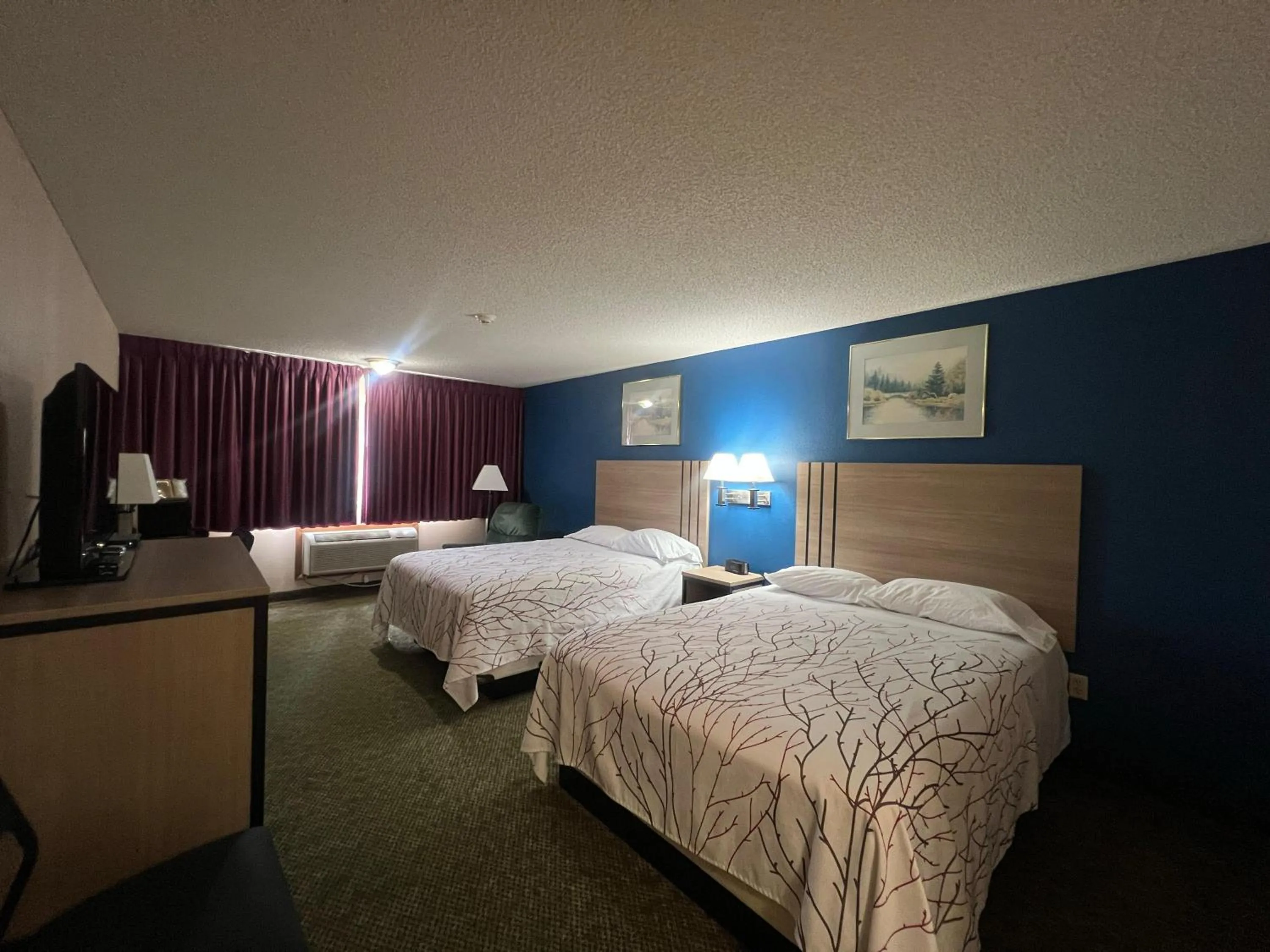 Bedroom, Bed in Capital O Marysville Surf Motel Kansas