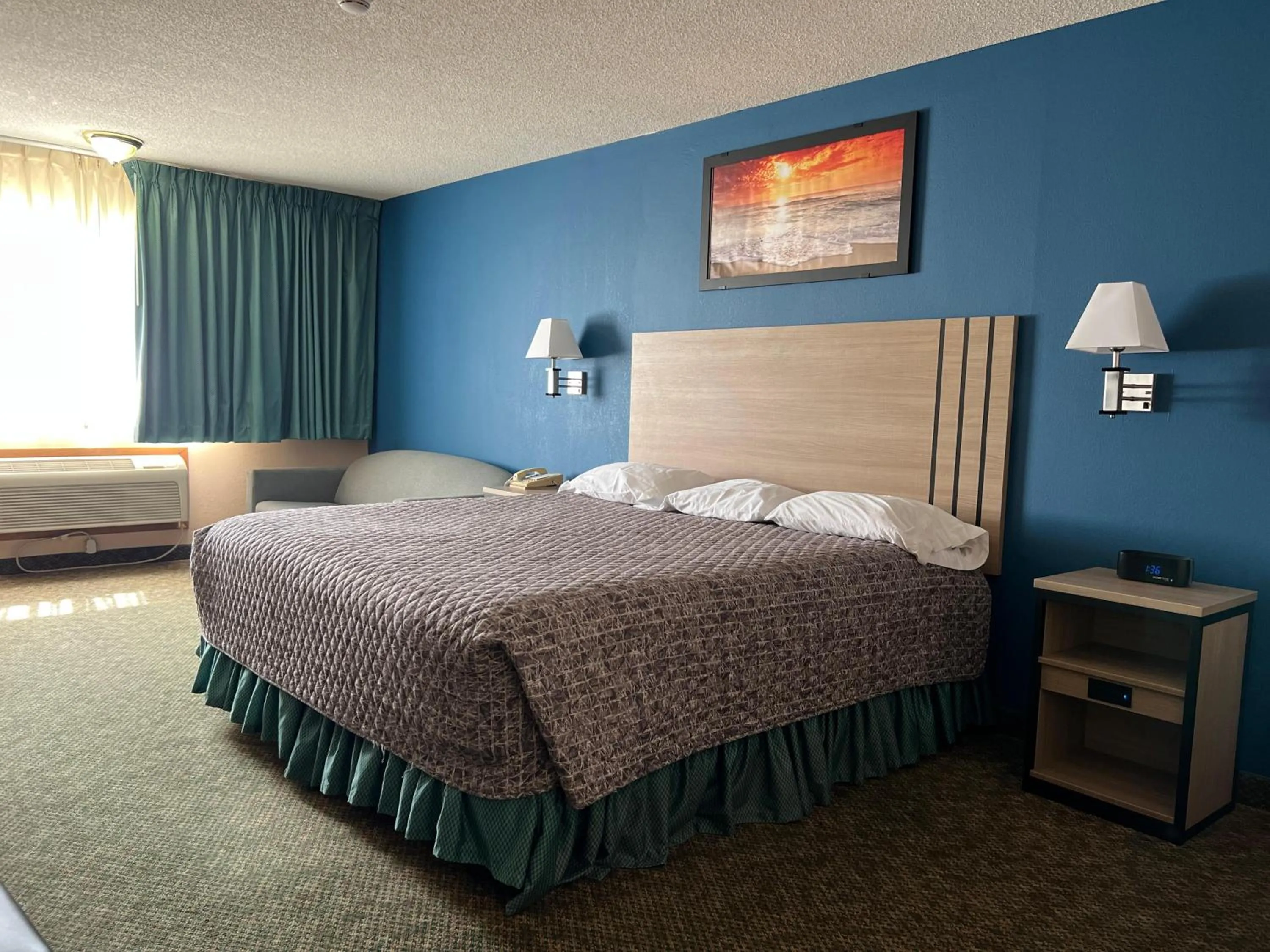 Bedroom, Bed in Capital O Marysville Surf Motel Kansas