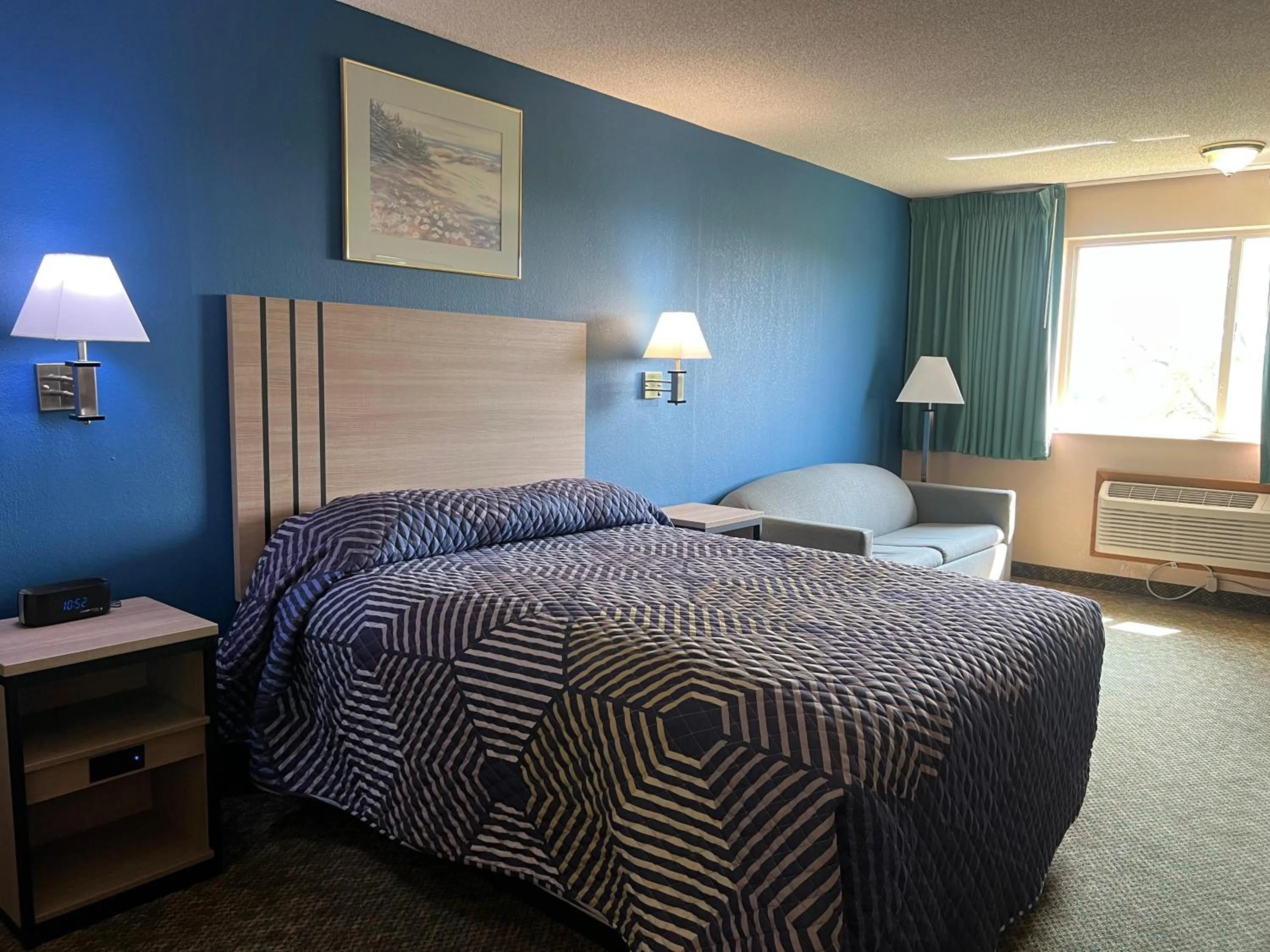 Bedroom, Bed in Capital O Marysville Surf Motel Kansas