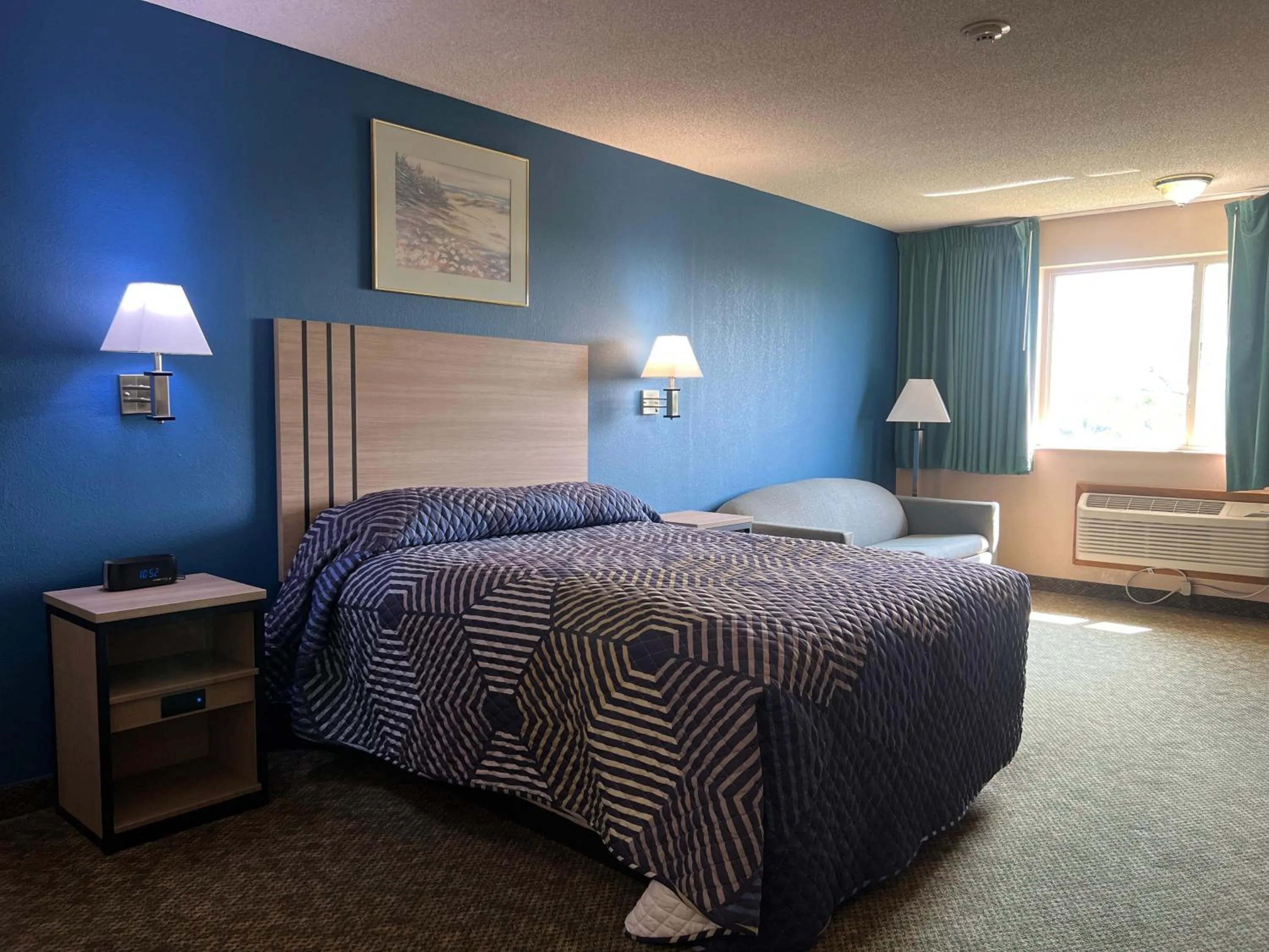 Bedroom, Bed in Capital O Marysville Surf Motel Kansas