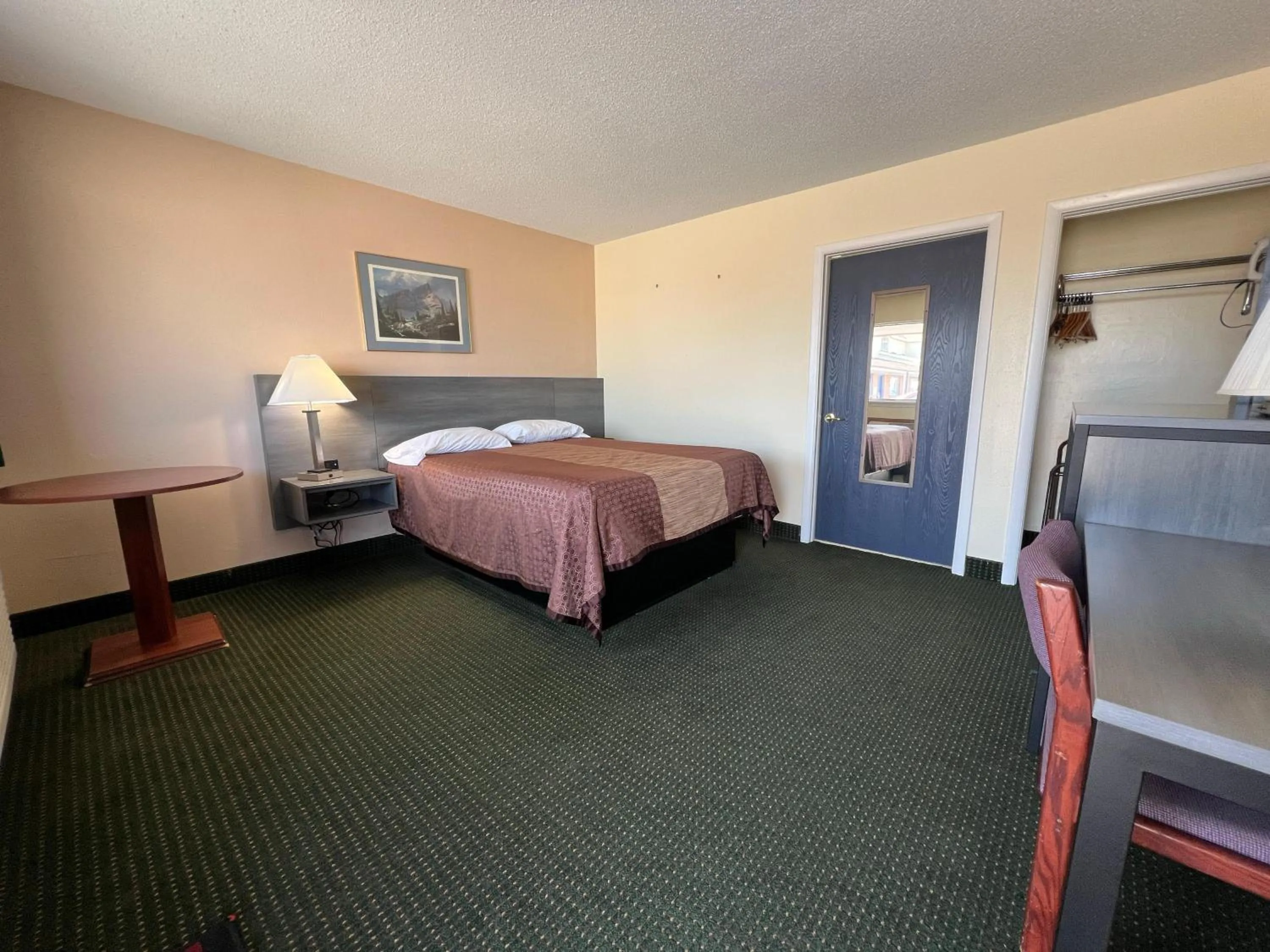 Bedroom, Bed in Capital O Marysville Surf Motel Kansas