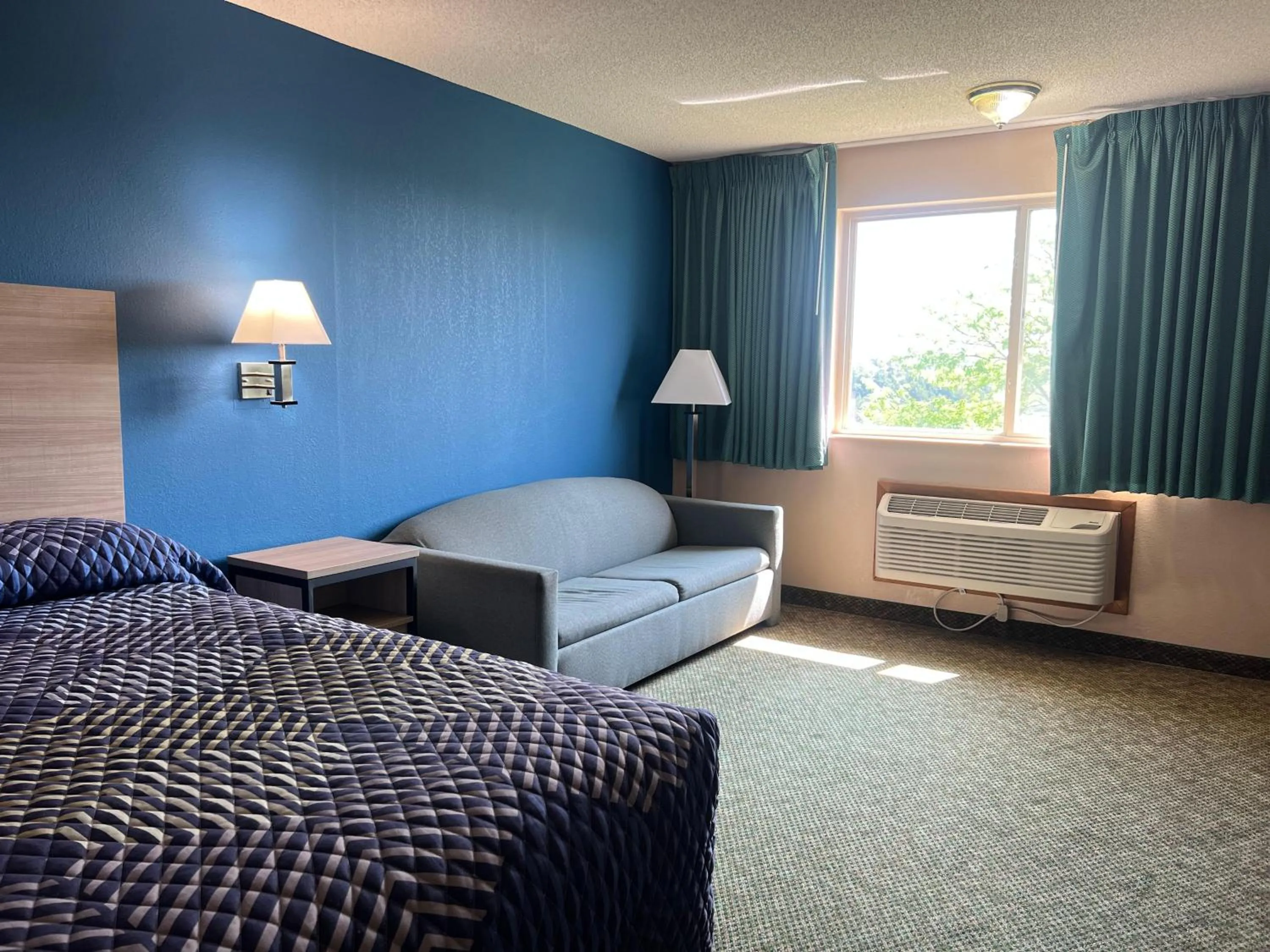 Bedroom, Bed in Capital O Marysville Surf Motel Kansas