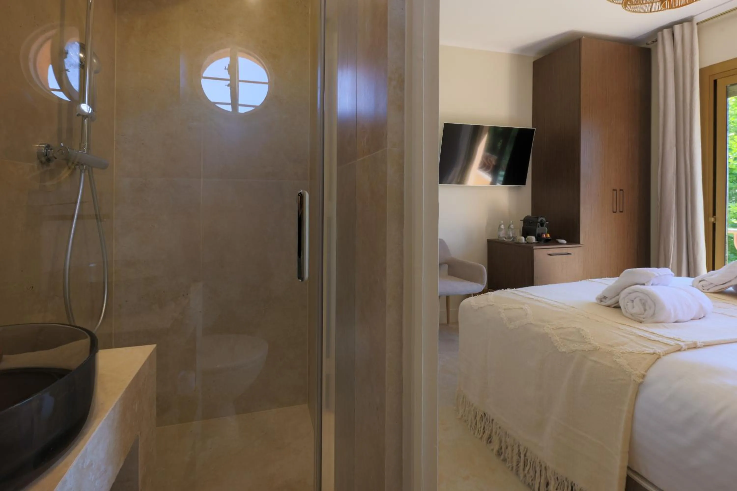 Shower, Bed in Hôtel Lou Juan