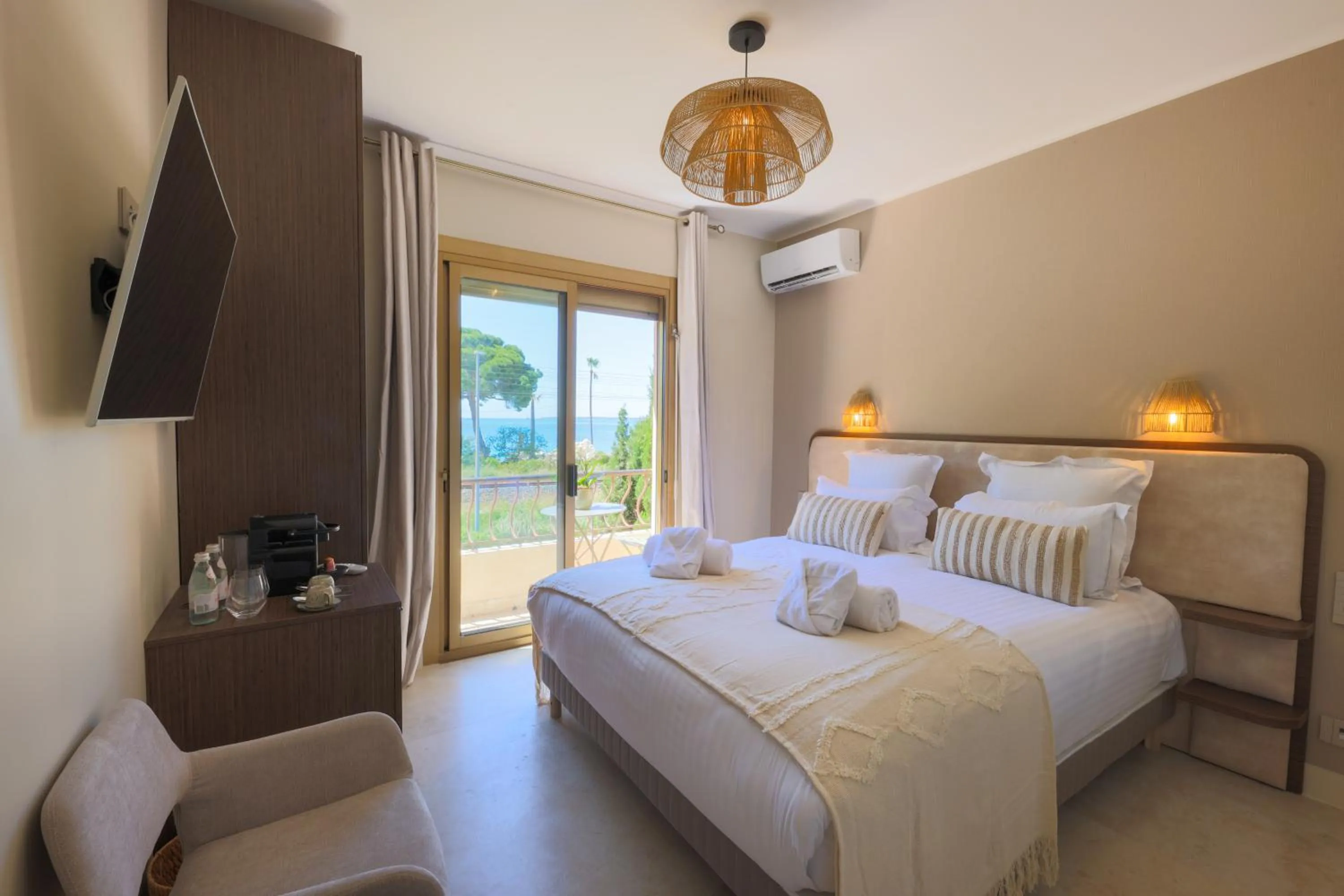 Bed in Hôtel Lou Juan