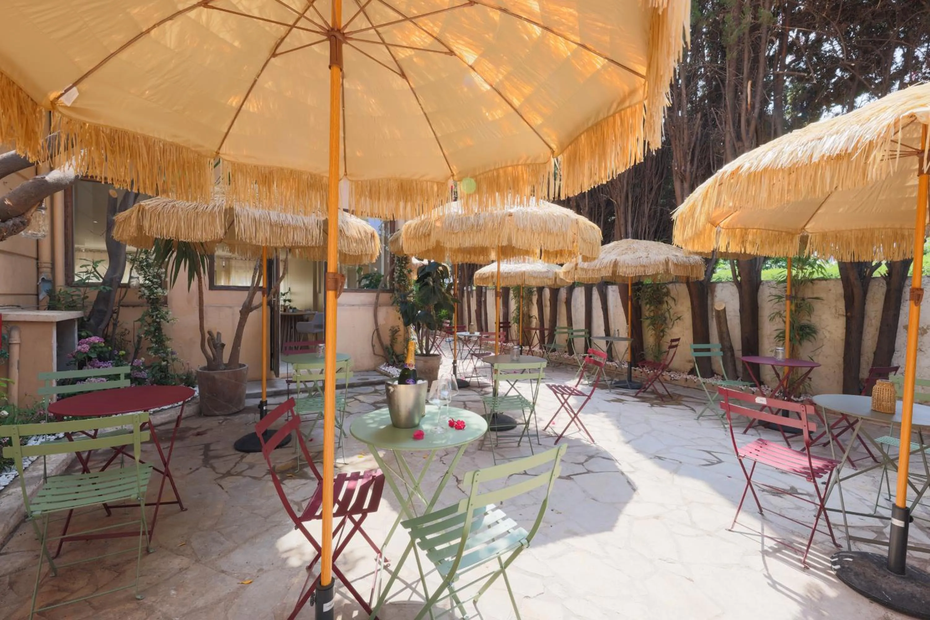 Garden in Hôtel Lou Juan