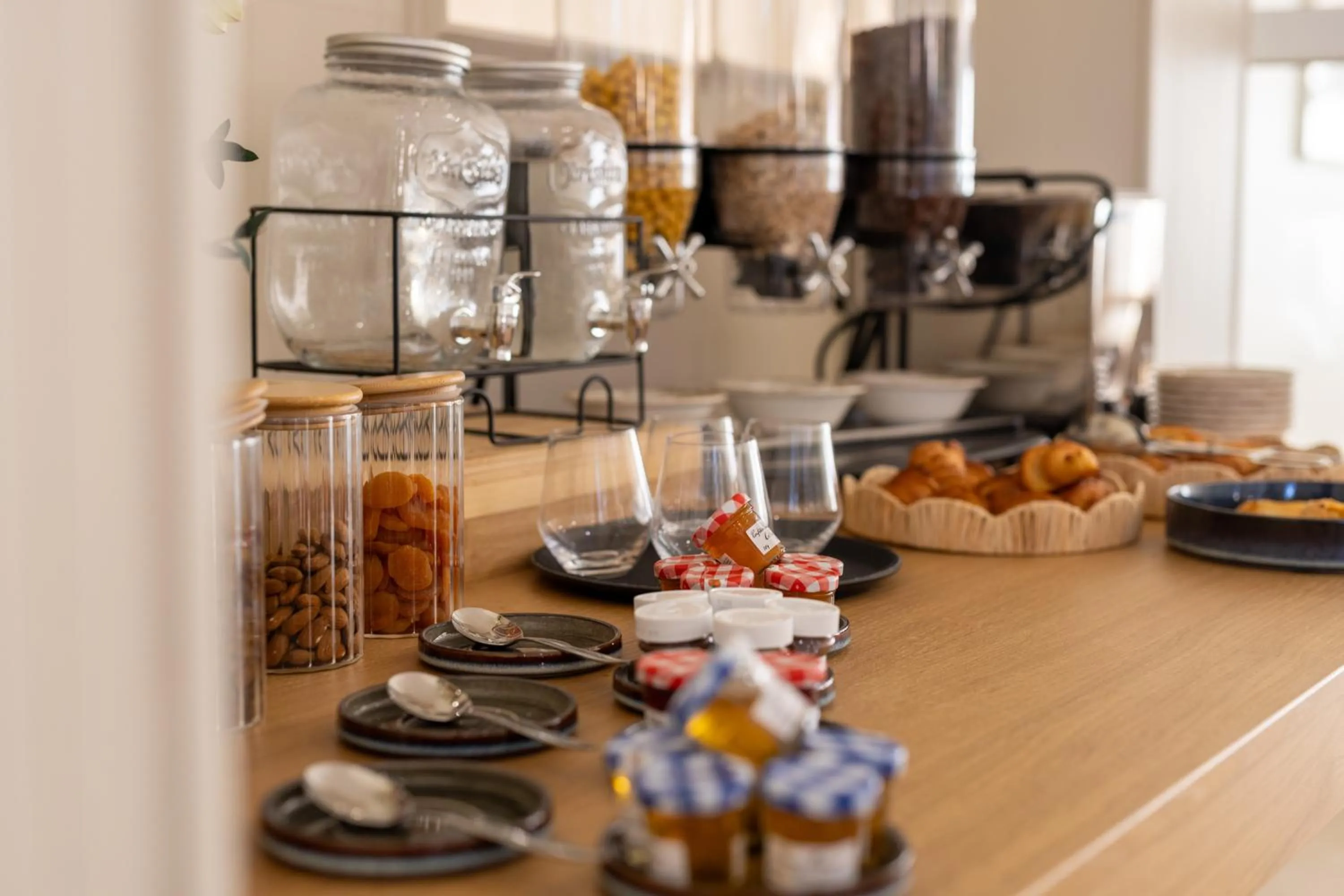 Restaurant/places to eat in Hôtel Lou Juan