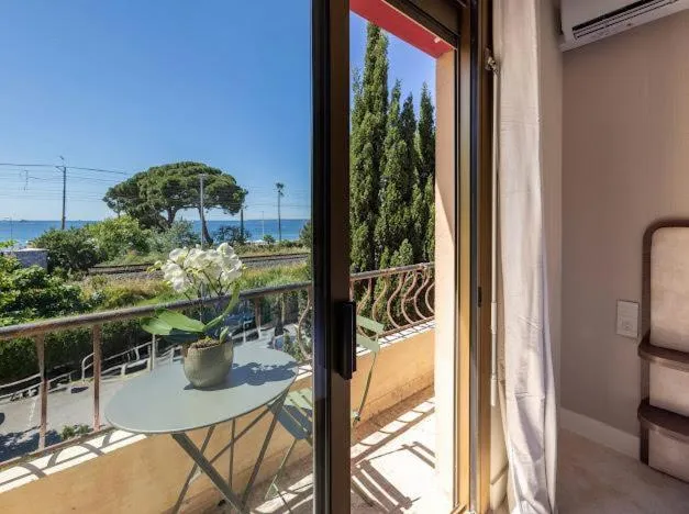Balcony/Terrace in Hôtel Lou Juan