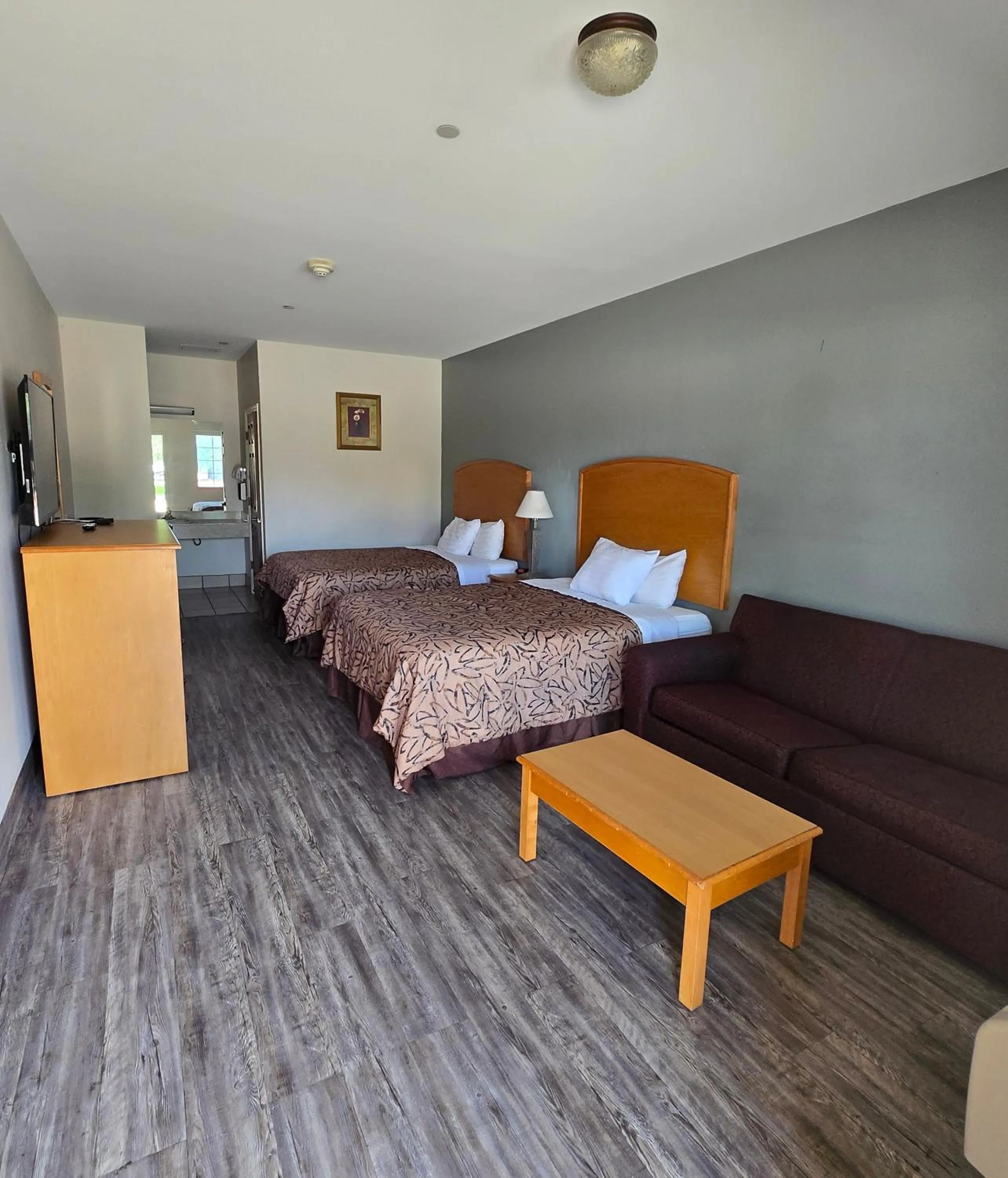 Whitesboro Inn & Suites