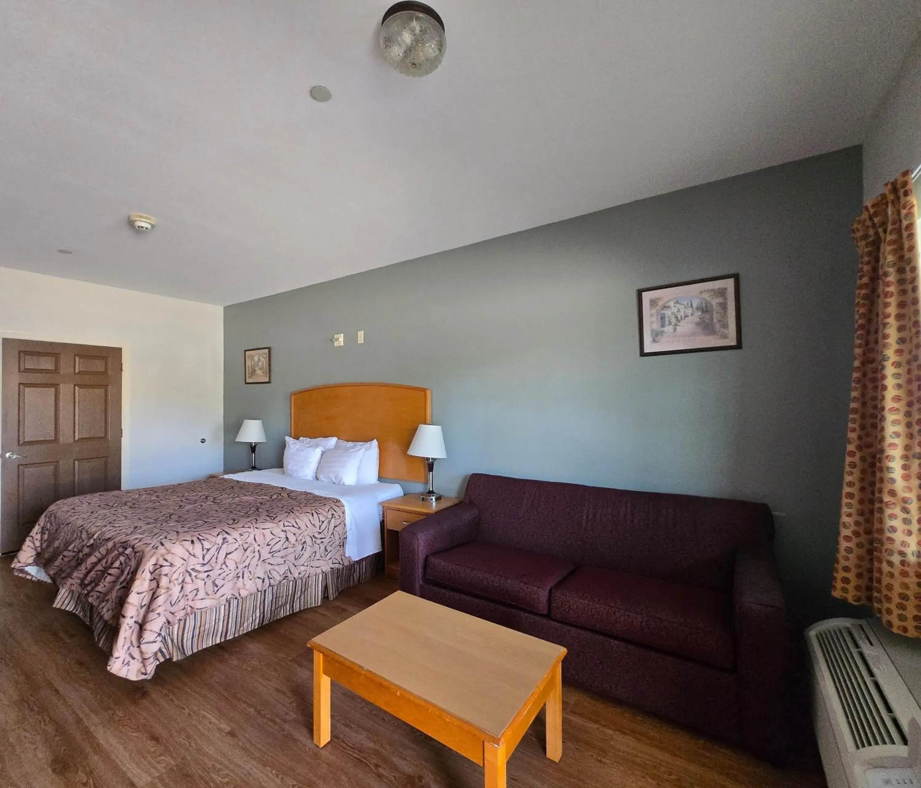 Deluxe King Studio in Whitesboro Inn & Suites Deluxe King Studio in Whitesboro Inn & Suites