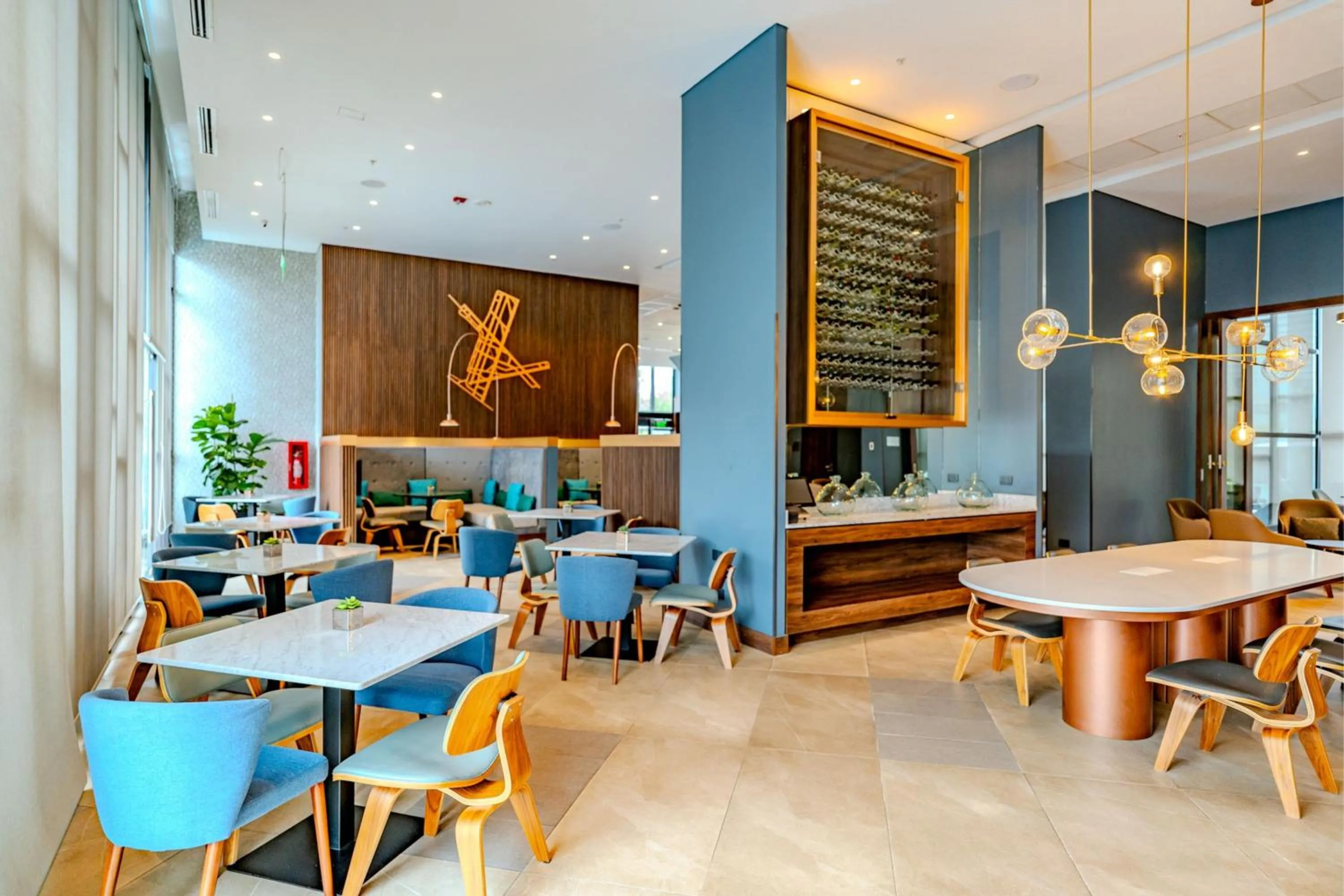 Restaurant/places to eat in Courtyard by Marriott Santiago Airport