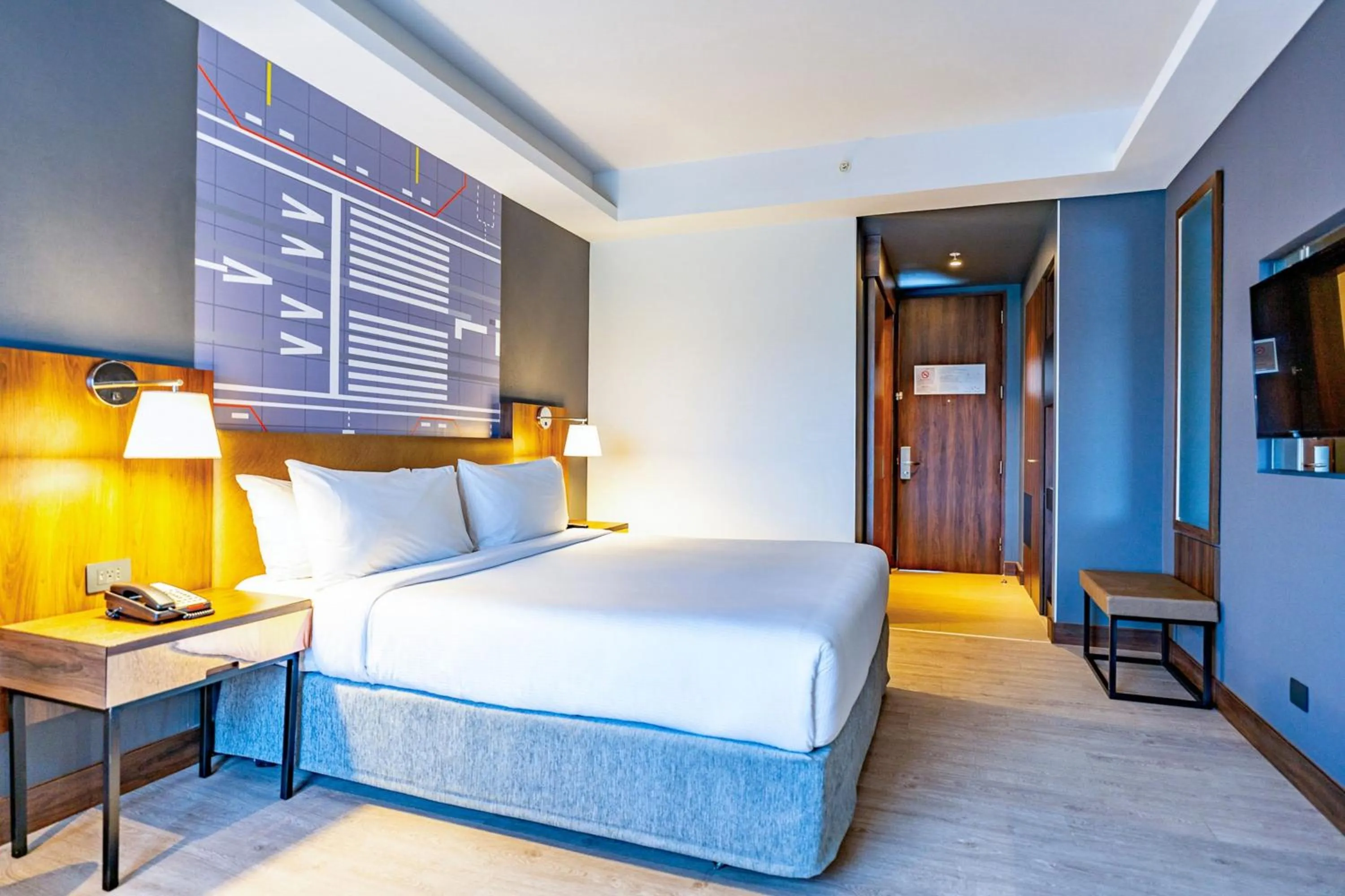 Photo of the whole room, Bed in Courtyard by Marriott Santiago Airport