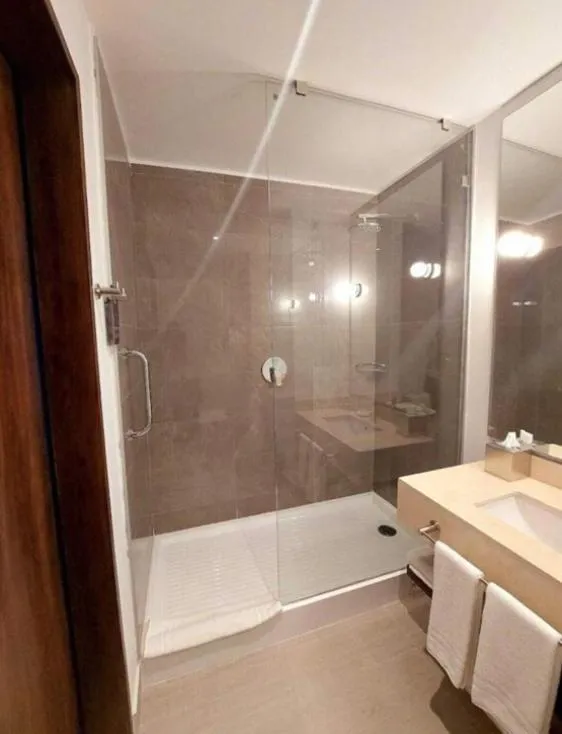 Shower in Courtyard by Marriott Santiago Airport