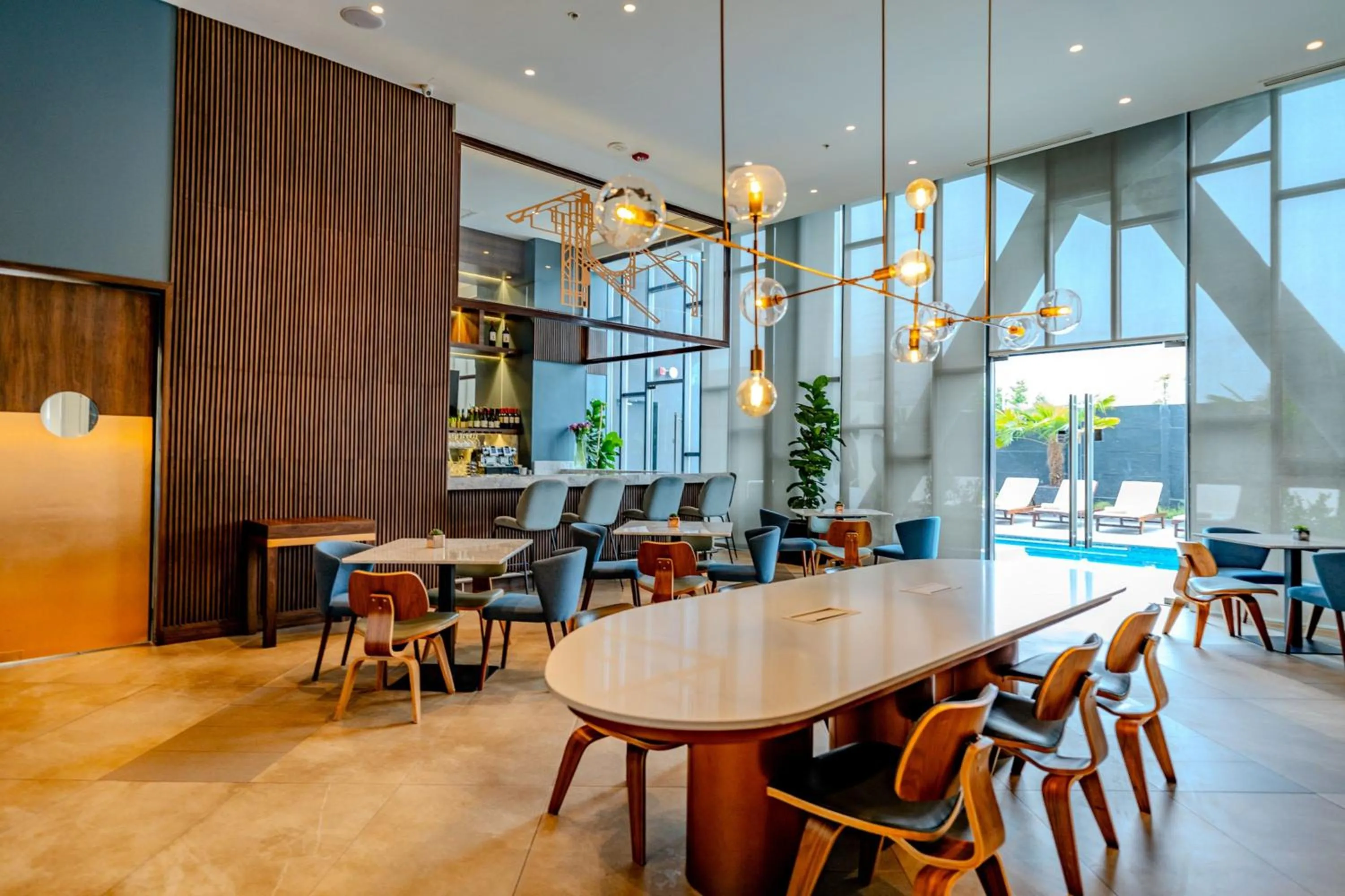 Restaurant/places to eat in Courtyard by Marriott Santiago Airport