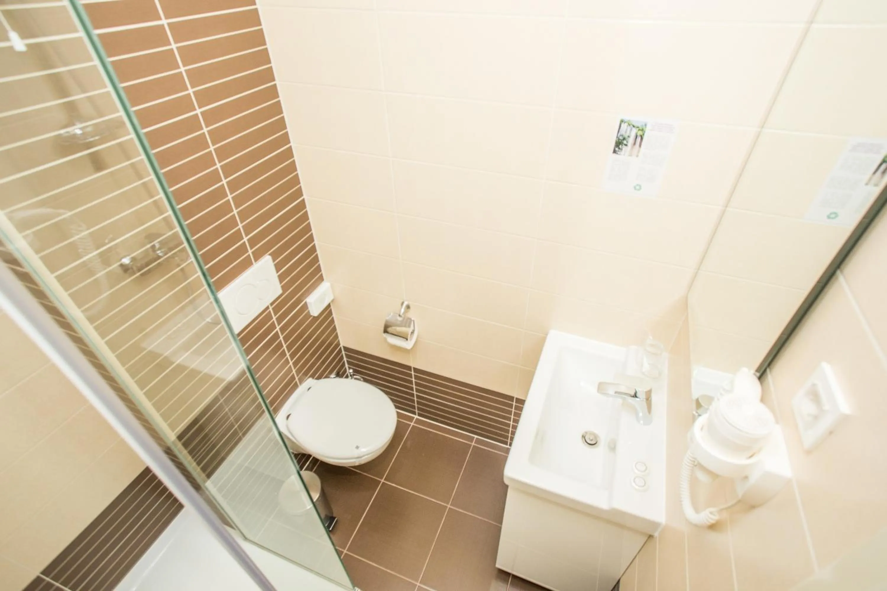 Shower in The Hotel National