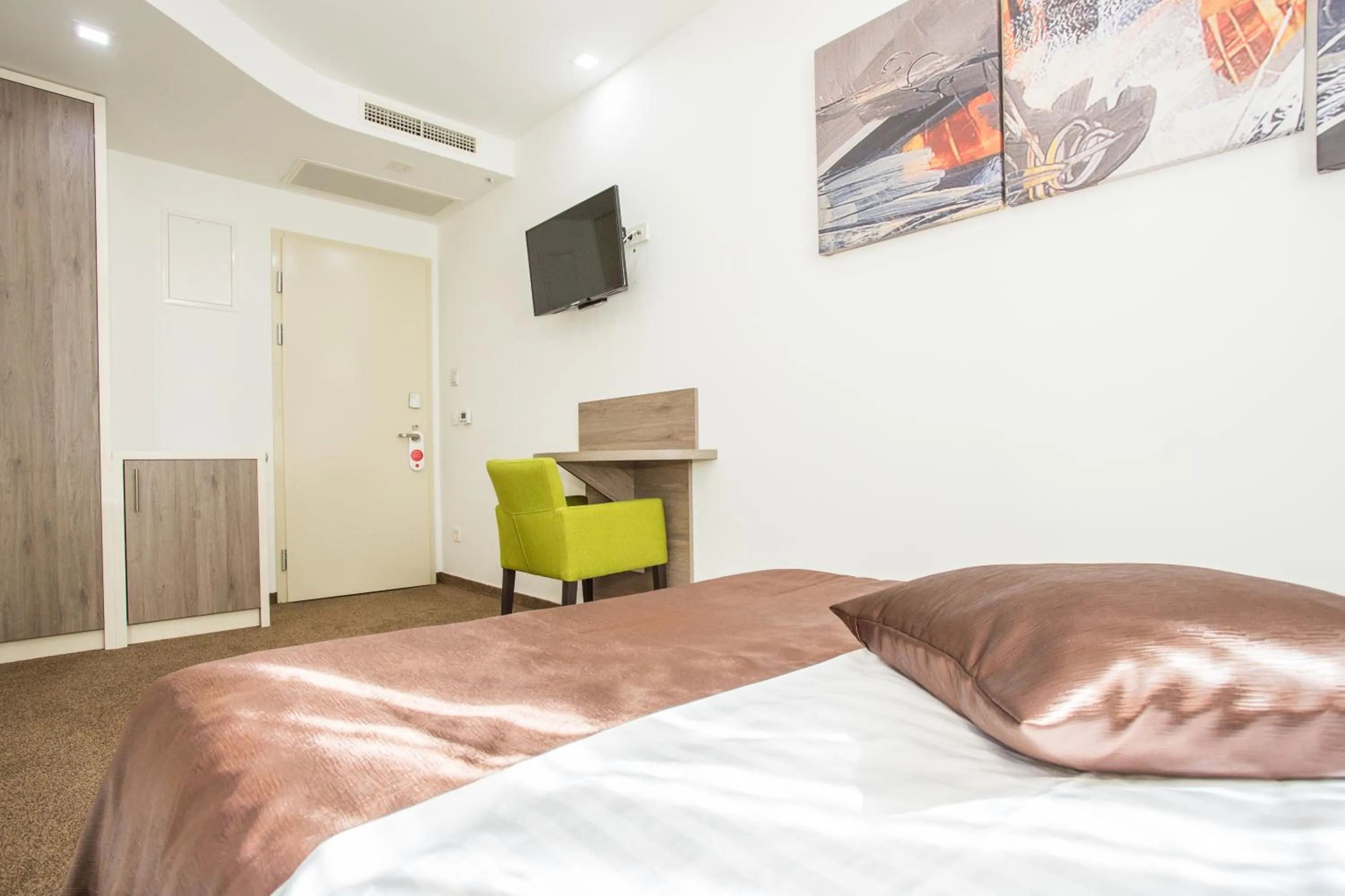 Bed in The Hotel National