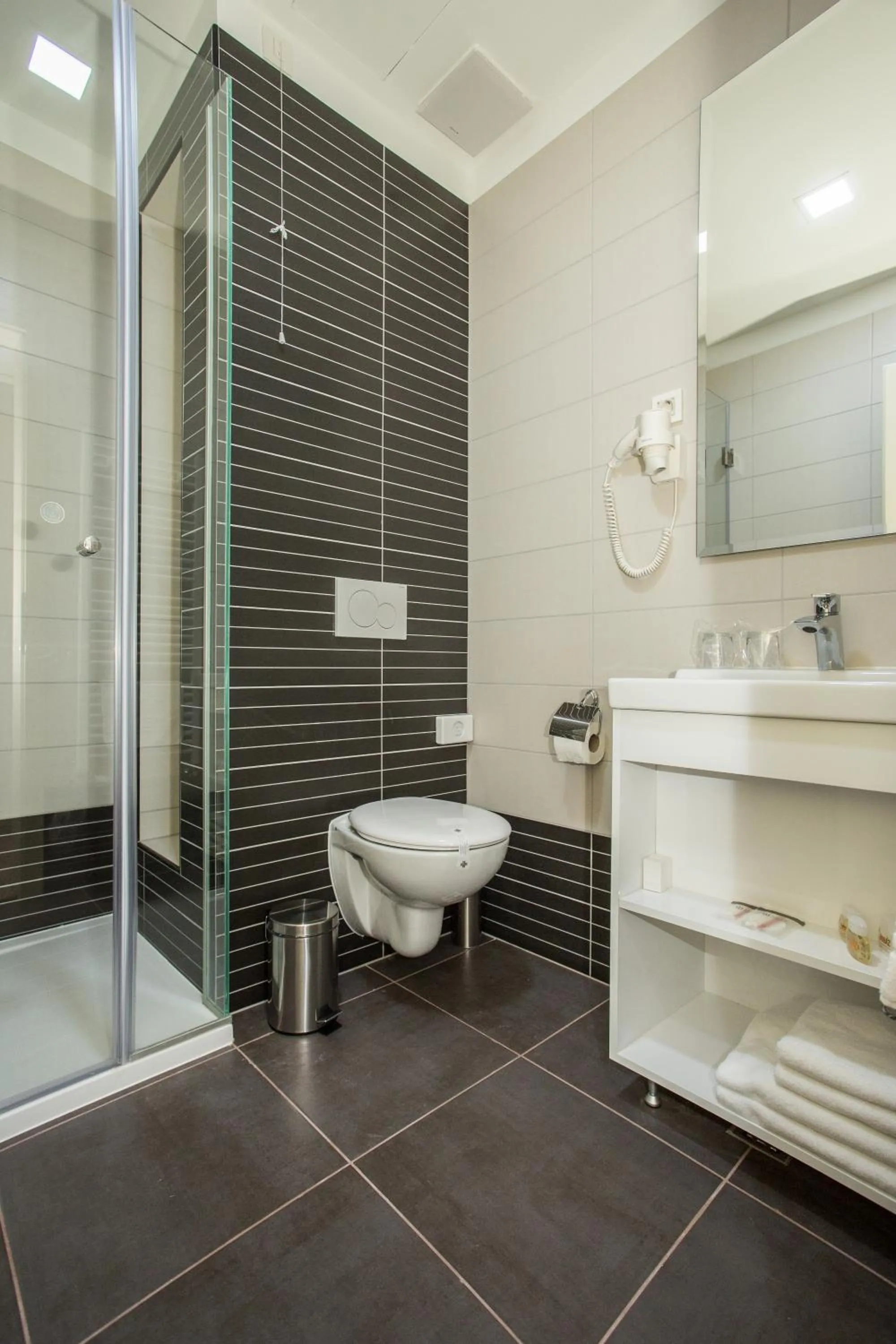 Shower in The Hotel National