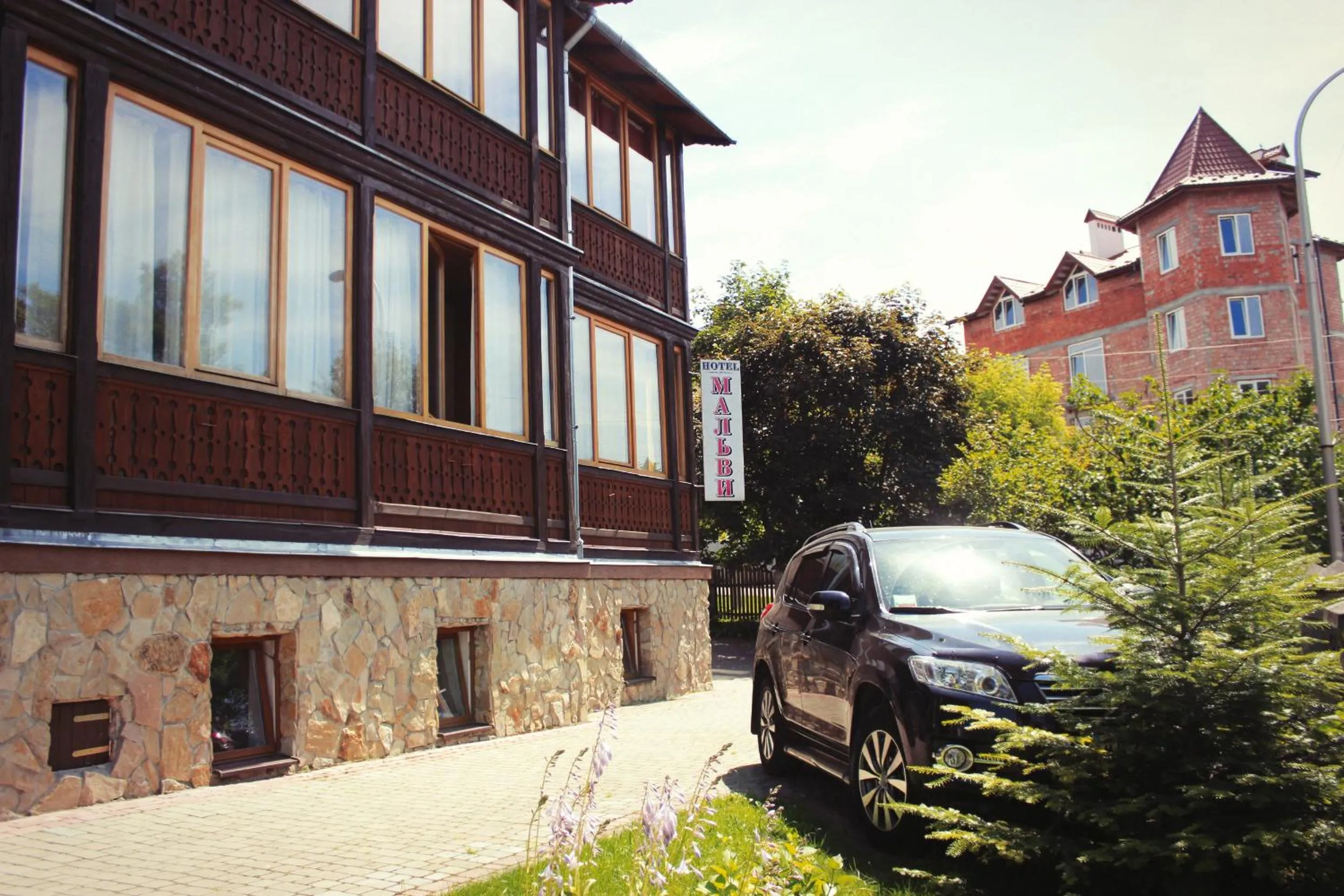 Facade/entrance in Malvy hotel
