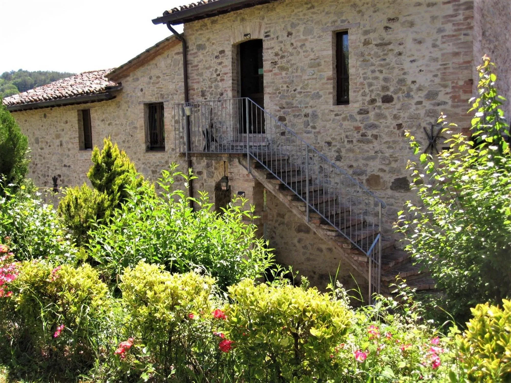 Garden in La Pietra Rara B&B