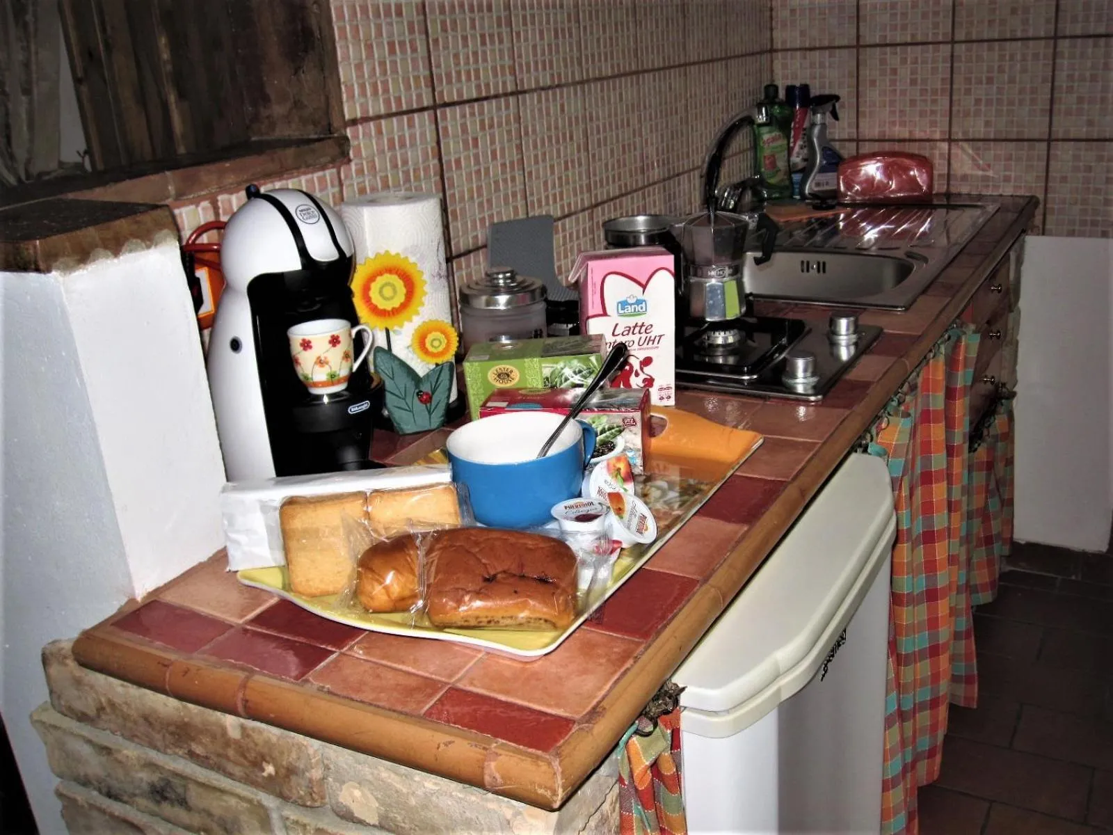 Kitchen or kitchenette in La Pietra Rara B&B