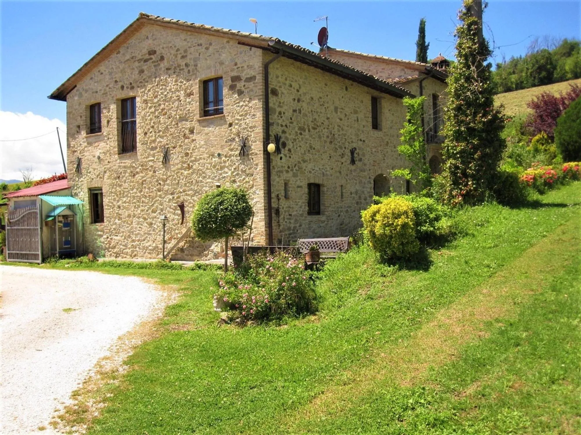 Garden in La Pietra Rara B&B