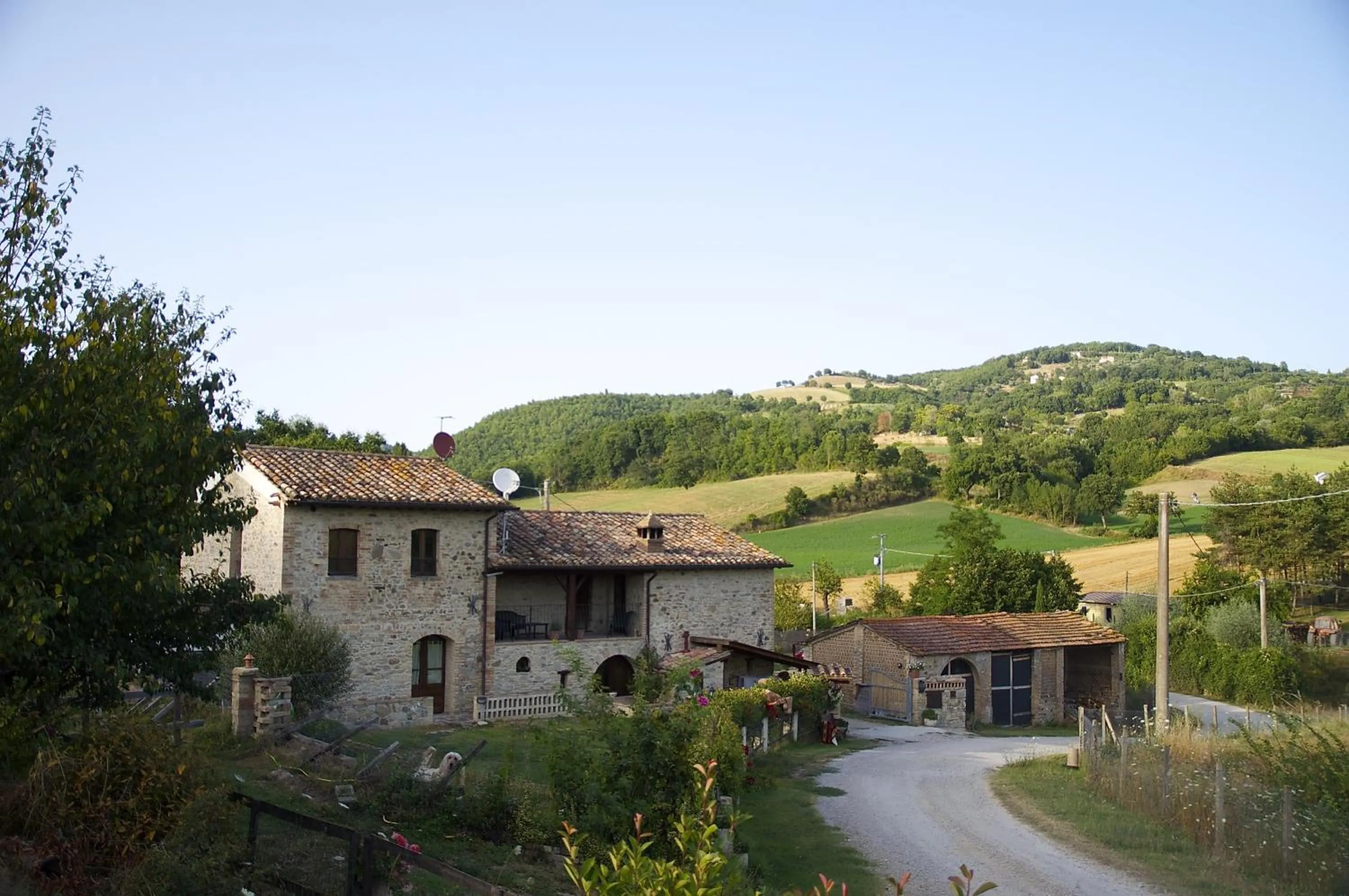 Facade/entrance in La Pietra Rara B&B