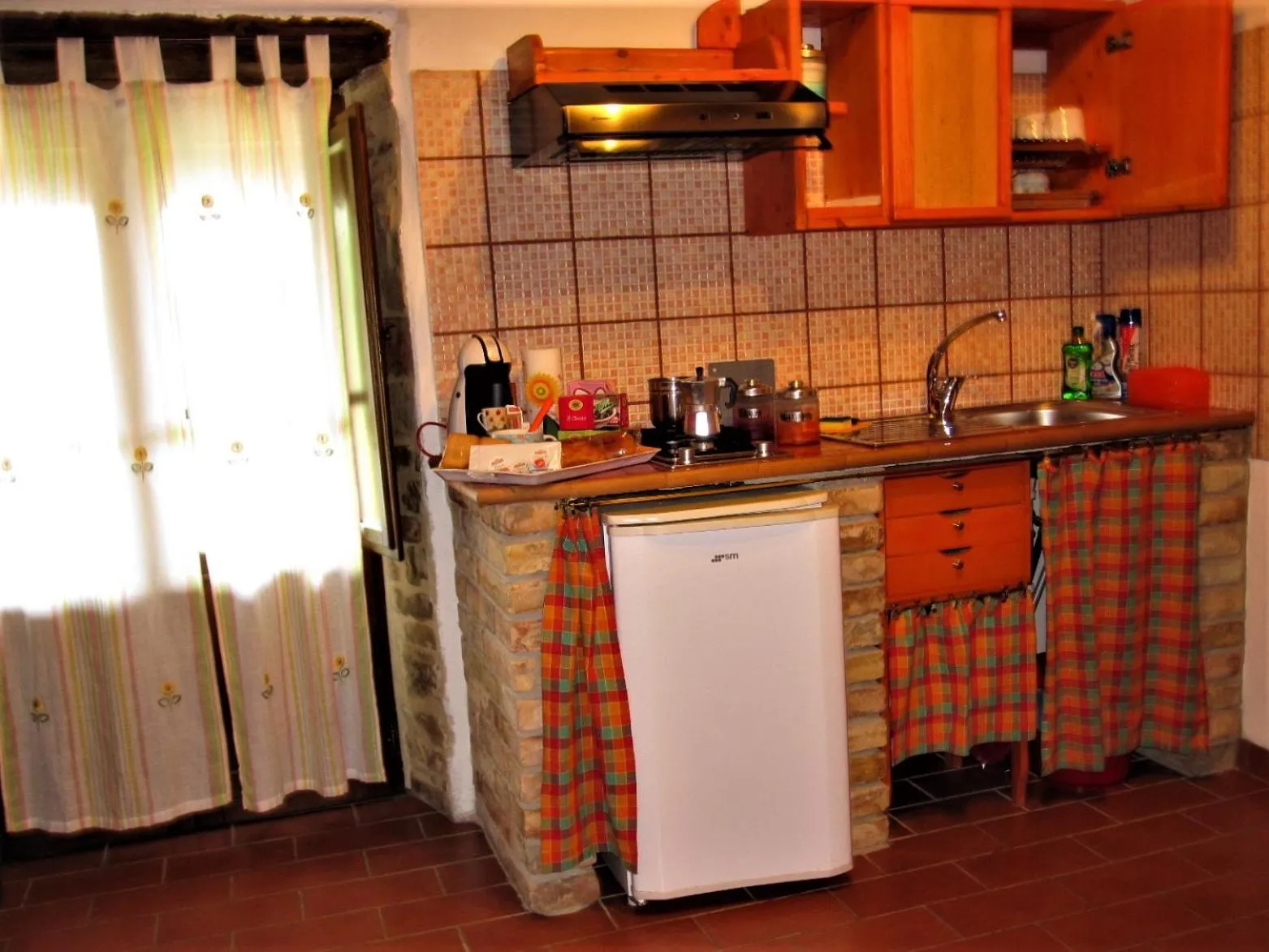 Kitchen or kitchenette in La Pietra Rara B&B