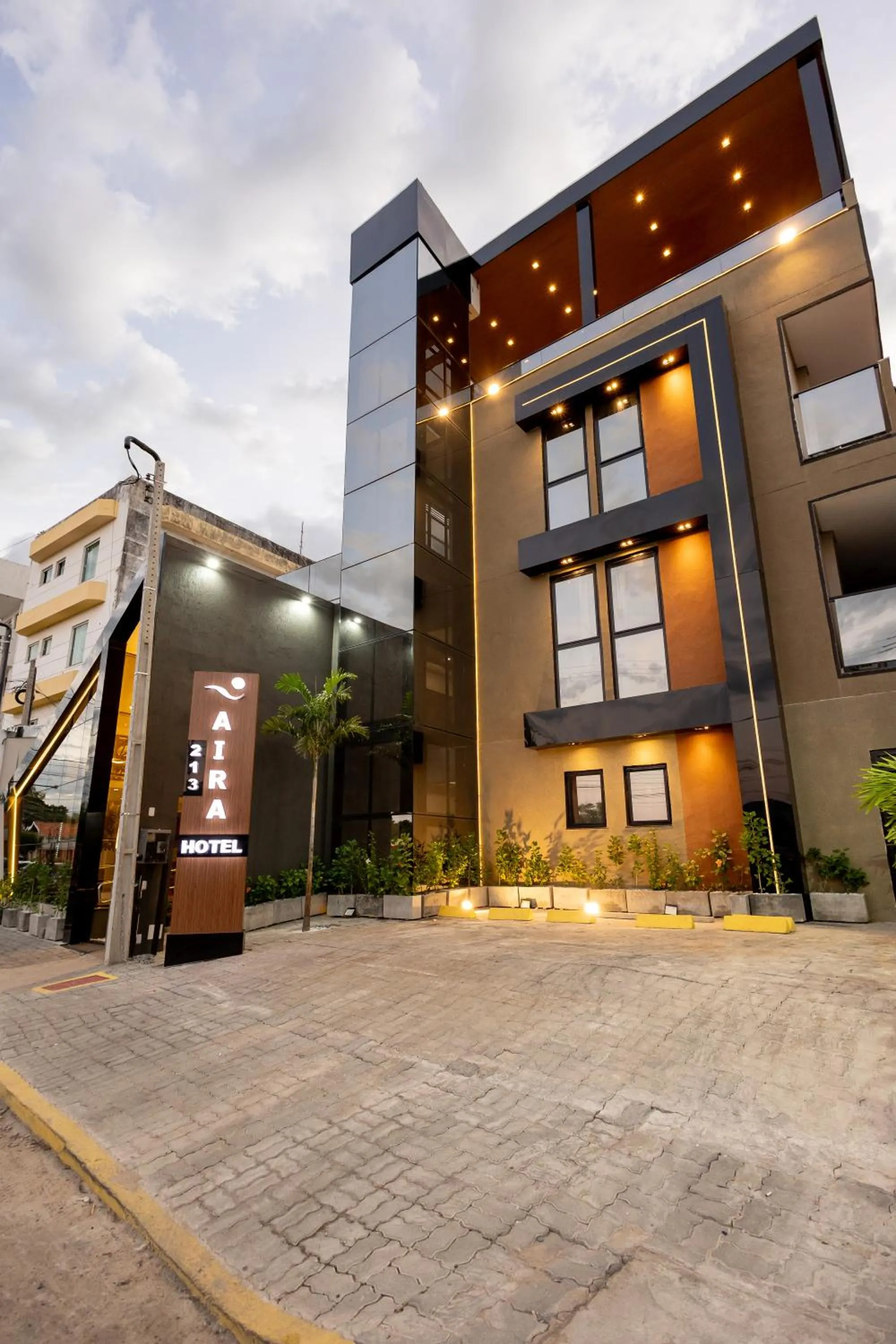 Aira Hotel