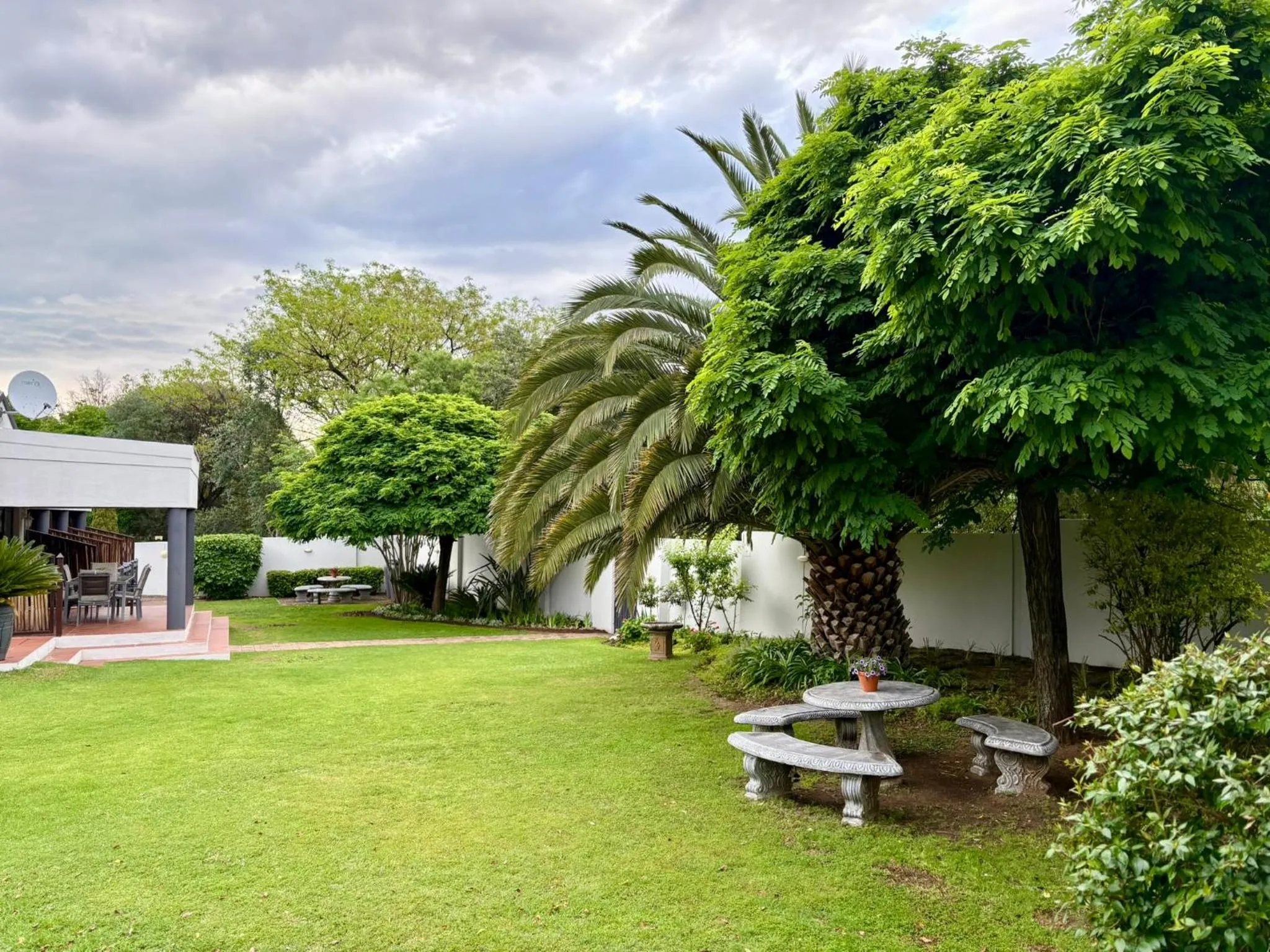 Garden in The Suburban Guest House