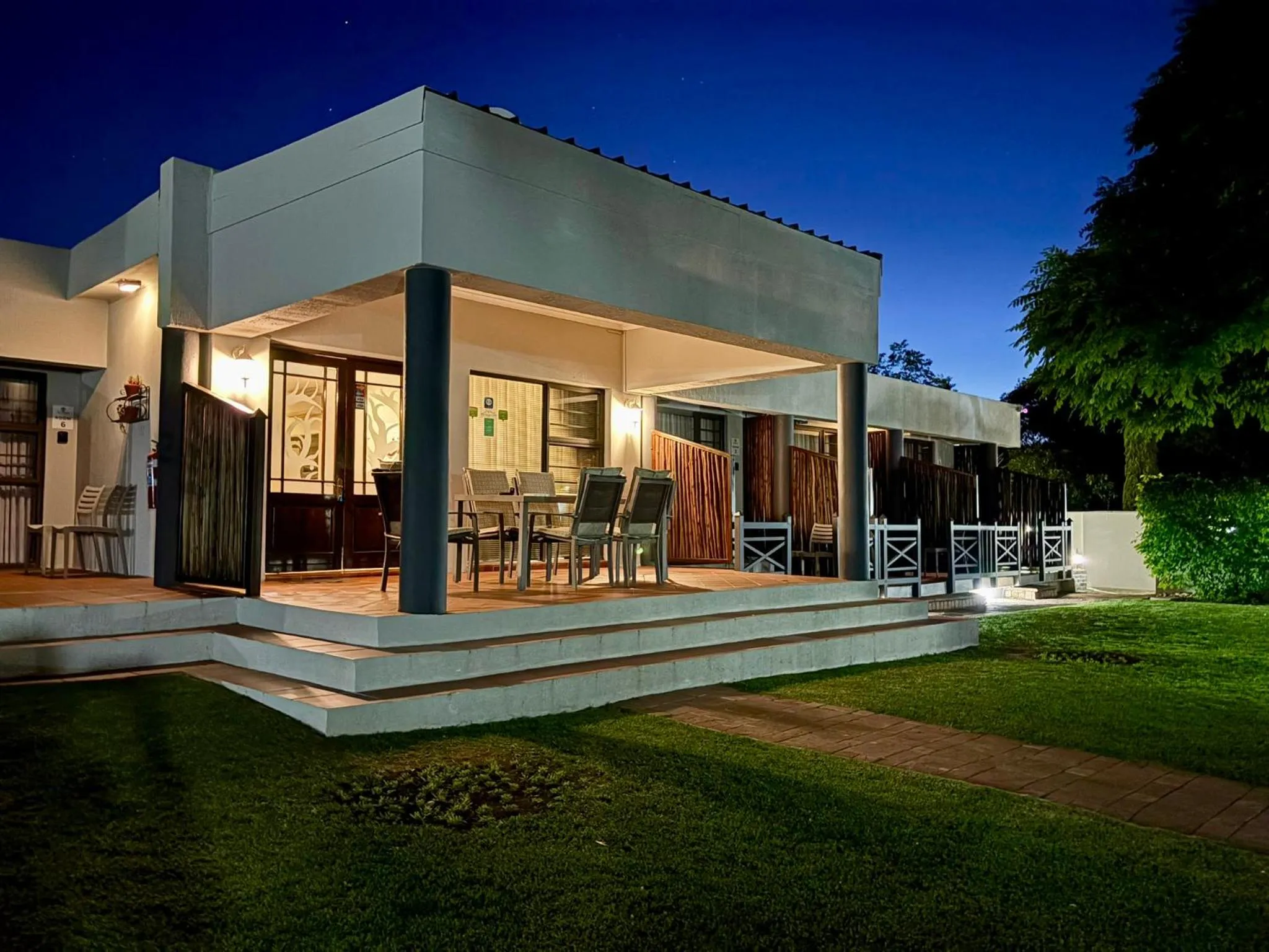 Garden in The Suburban Guest House